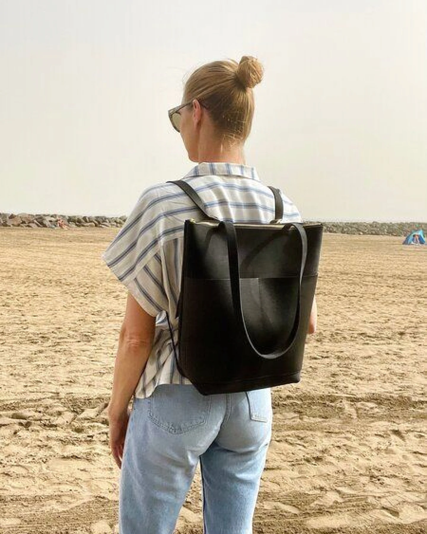 ELEKTROPULLI Quadratische Rucksacktasche QUINN aus Leder – Ansicht 3