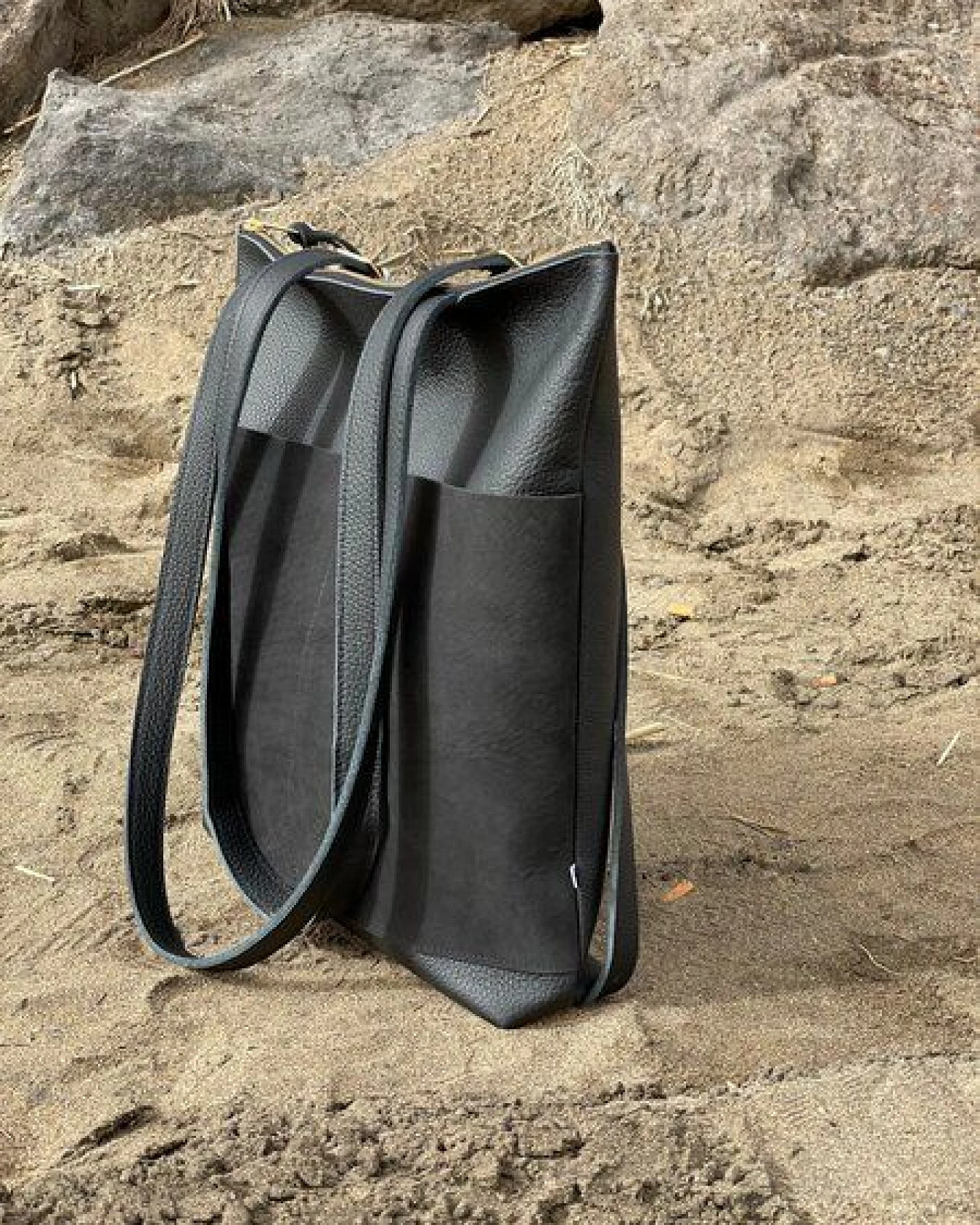 ELEKTROPULLI Quadratische Rucksacktasche QUINN aus Leder – Ansicht 4