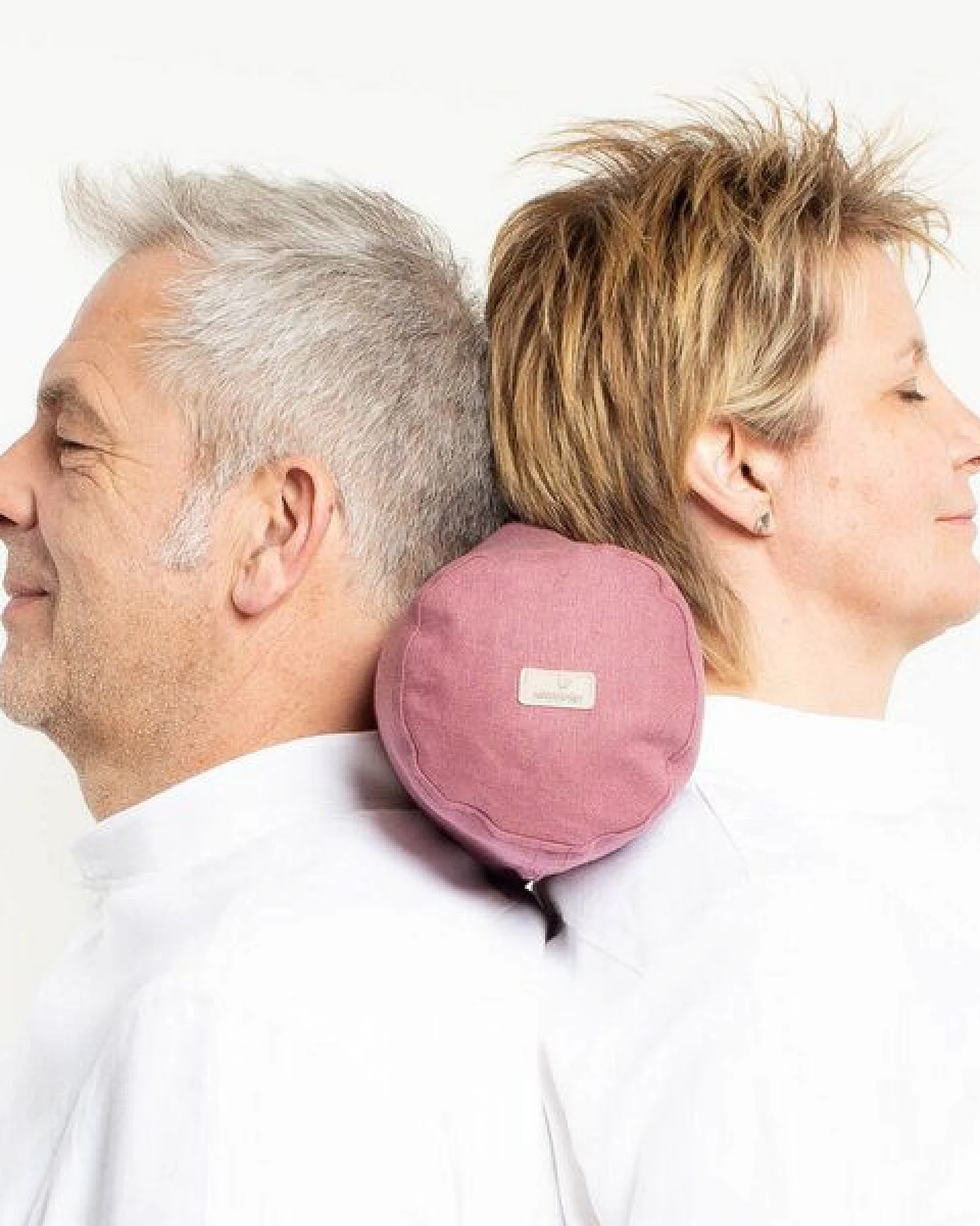 nahtur-design Nackenrolle mit Bezug aus 100% Leinen und Füllung mit Merinowolle oder Dinkelspelz – Ansicht 3