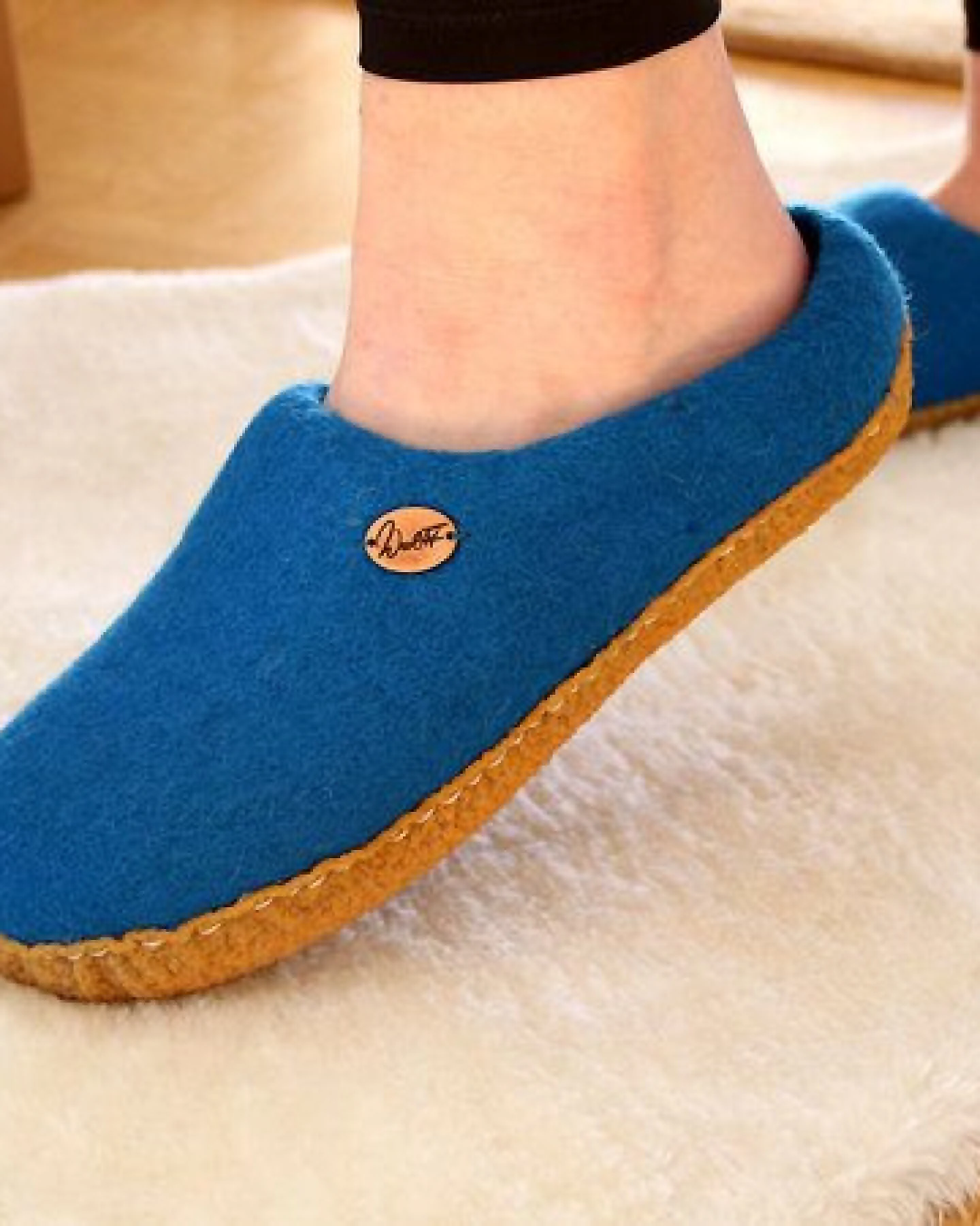 WoolFit Barfuß-Hausschuhe handgemacht mit Naturgummisohle für Damen und Herren – Ansicht 3