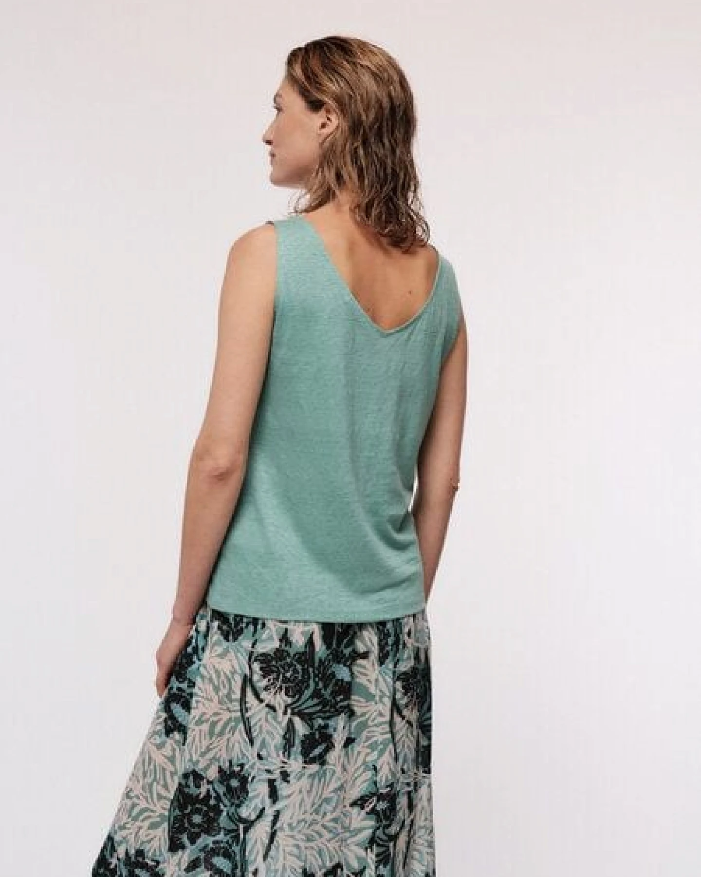 LANIUS Tanktop mit V-Ausschnitt aus Bio-Leinen – Ansicht 3