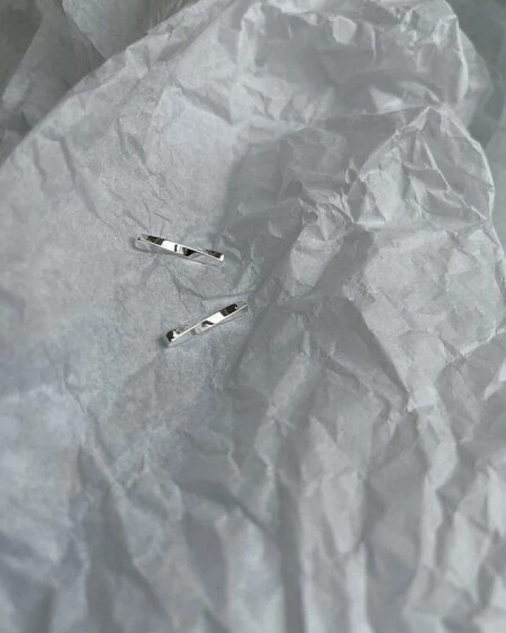 noemvri fashion label twisted Ohrstecker Hugo