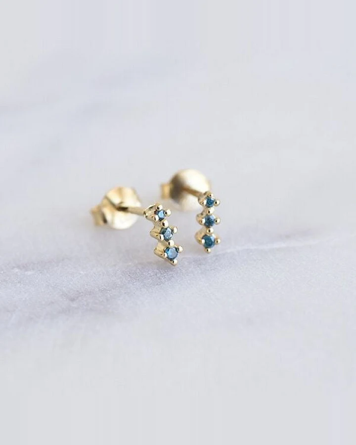 Eppi Minimalistische Ohrringe mit blauen Diamanten Linus