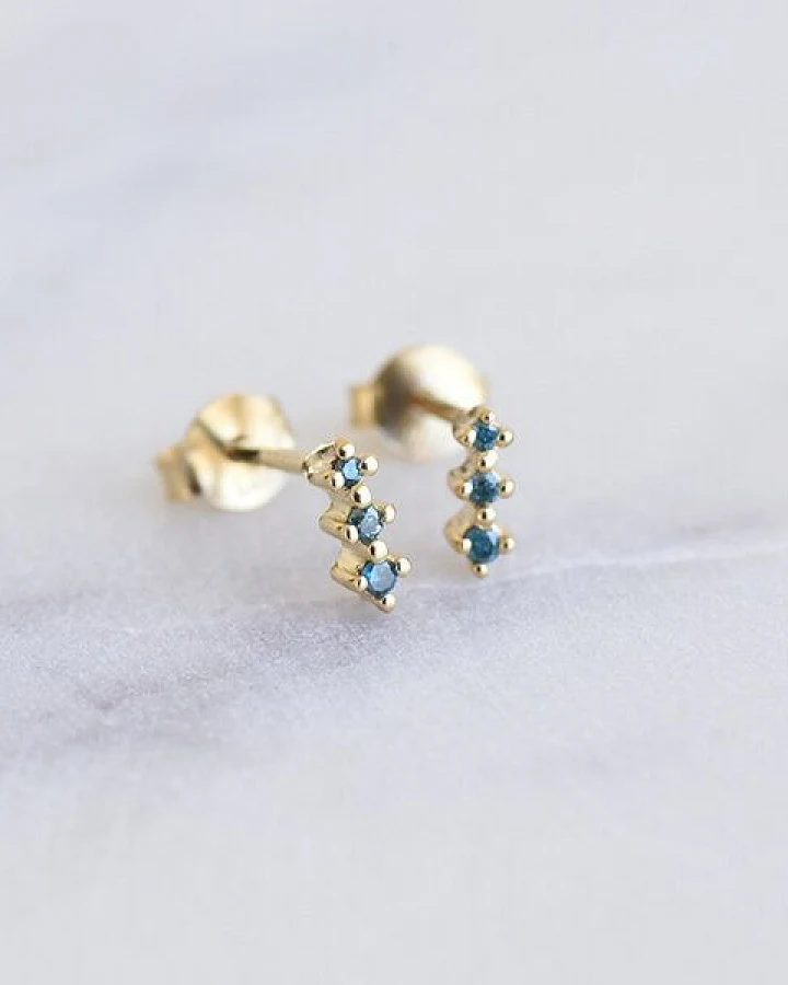 Eppi Minimalistische Ohrringe mit blauen Diamanten Linus