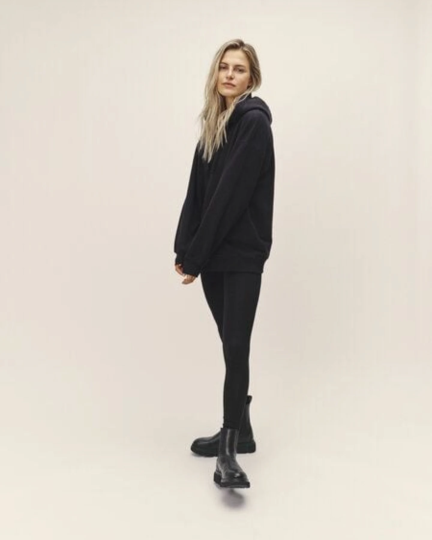 WOTE Hoodie Sweatshirt aus Organic Cotton - Bio Baumwolle – Ansicht 3