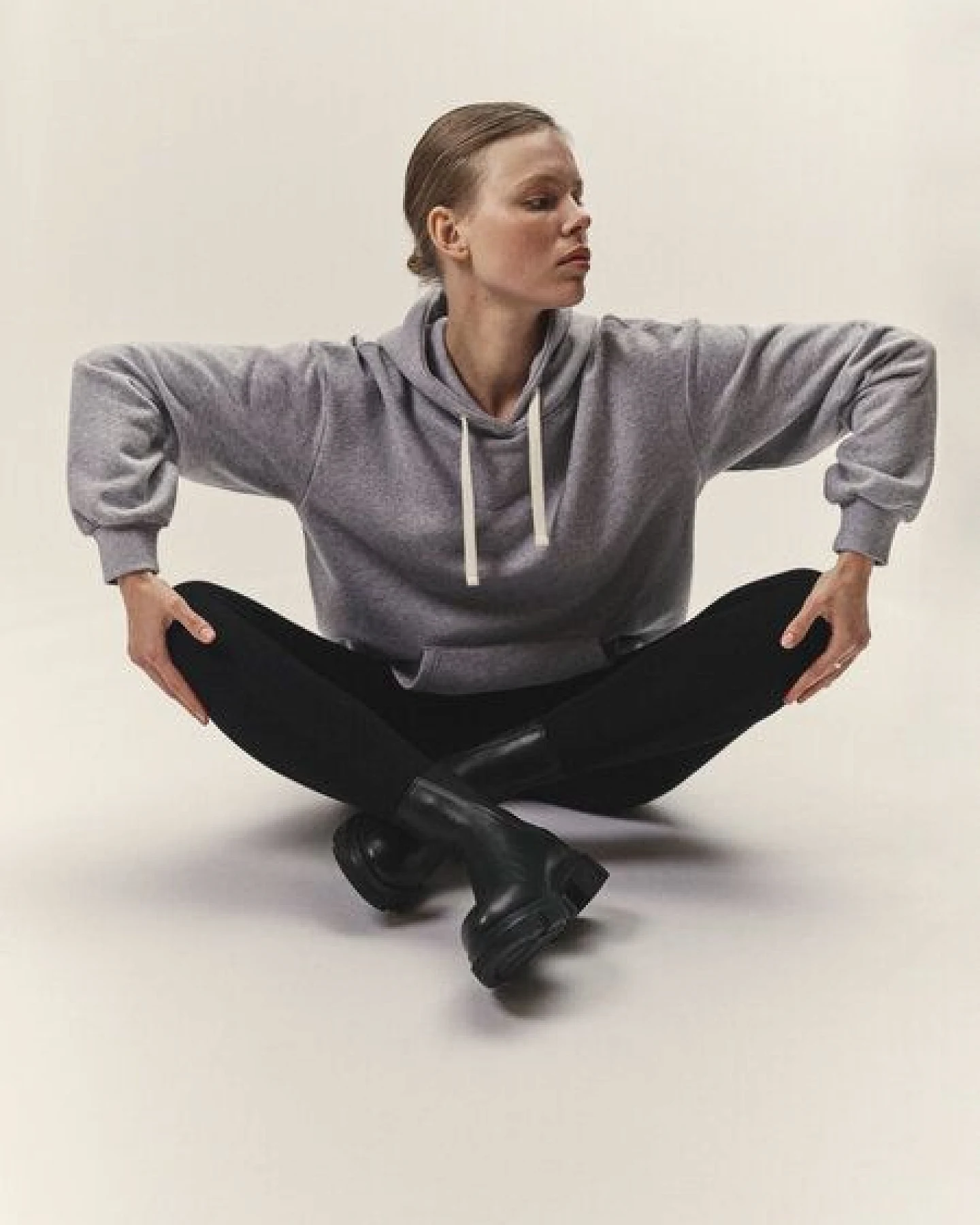 WOTE Hoodie Sweatshirt aus Organic Cotton - Bio Baumwolle – Ansicht 2