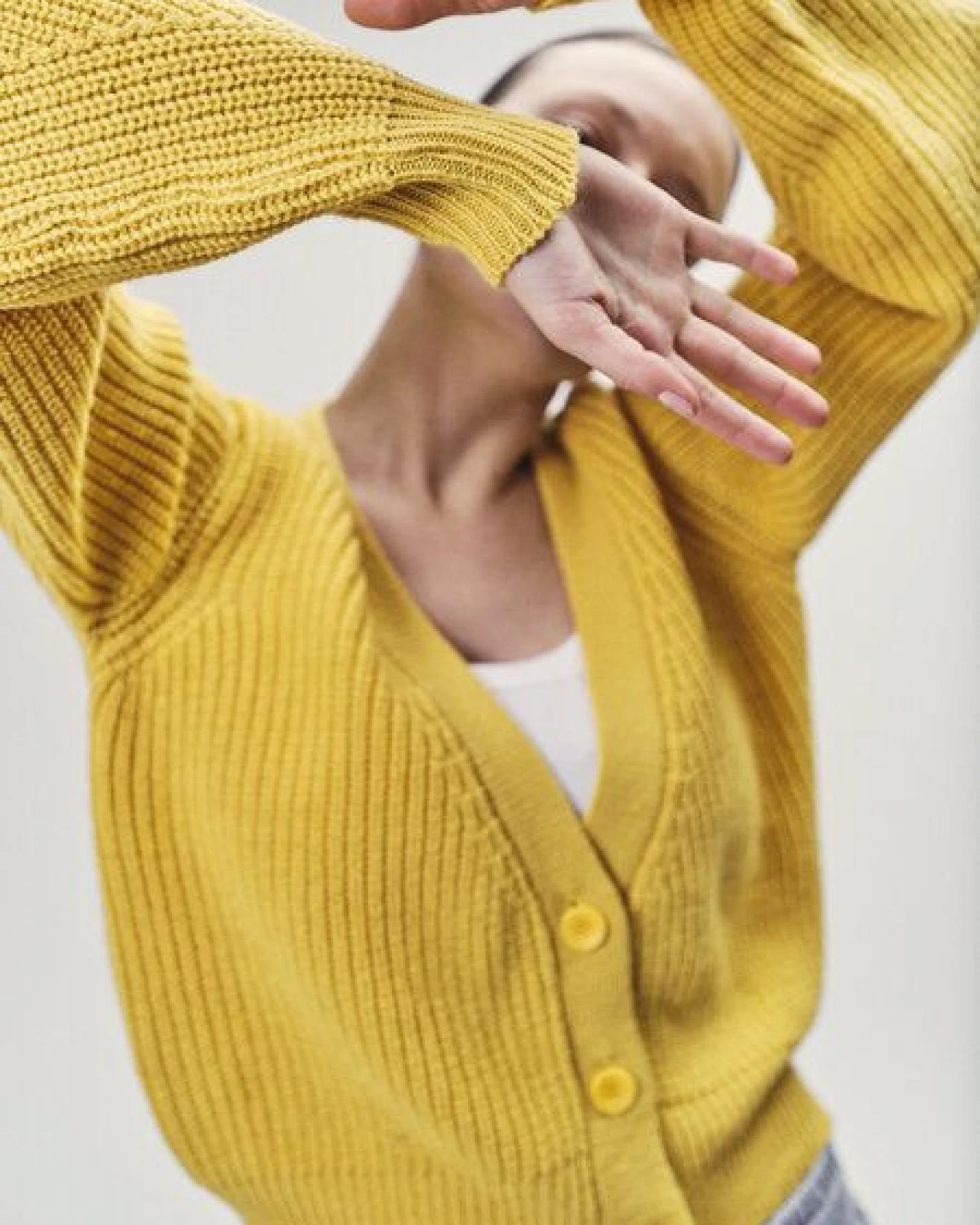 WOTE Strick Cardigan aus nachhaltiger Merino Wolle – Ansicht 2