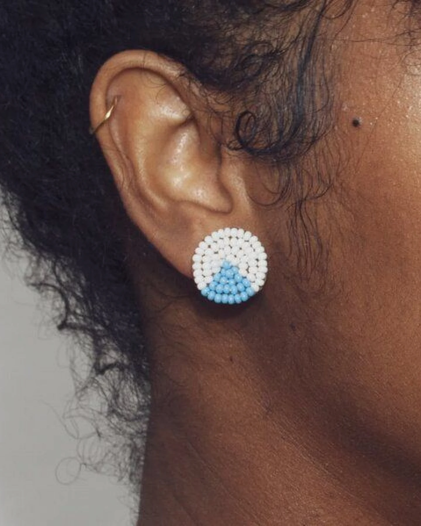 Swahili Coast Ohrstecker - CIRCLE WEDGE DOTS - Perlenohrstecker – Ansicht 2