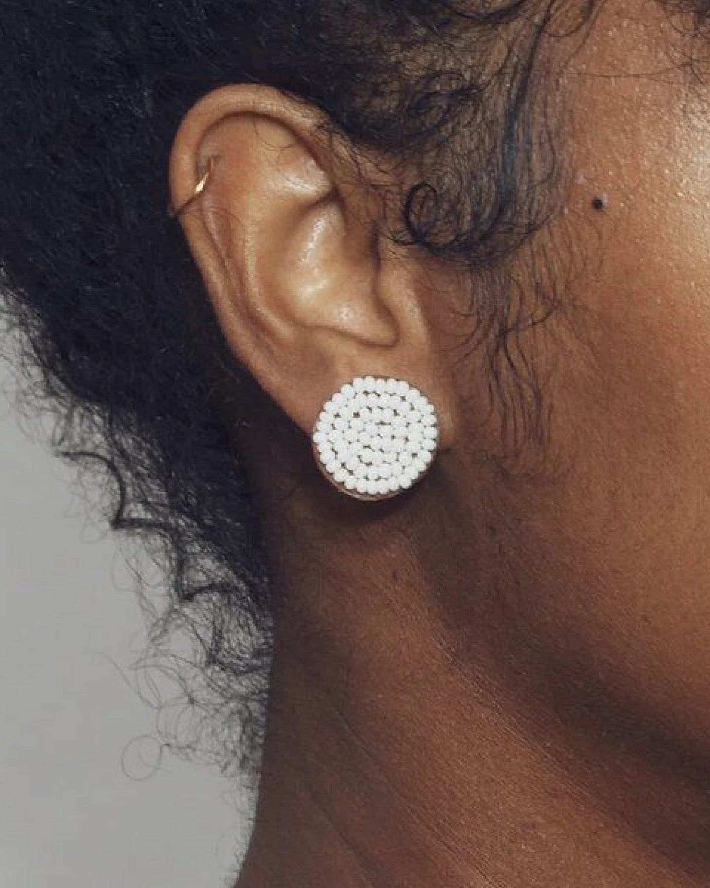 Swahili Coast Ohrstecker - CIRCLE SOLID DOTS - Perlenohrstecker – Ansicht 2