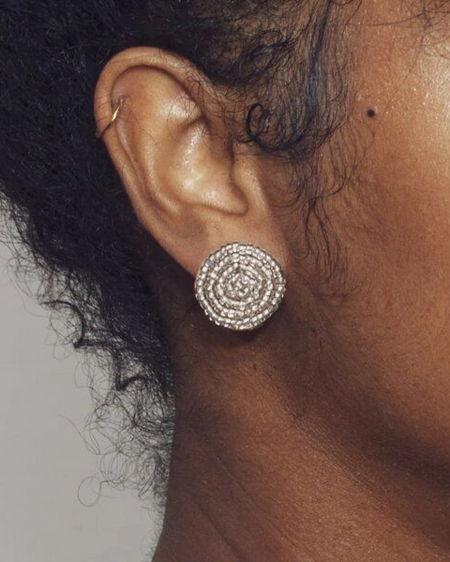Swahili Coast Ohrstecker - CIRCLE SOLID DOTS - Perlenohrstecker – Ansicht 2
