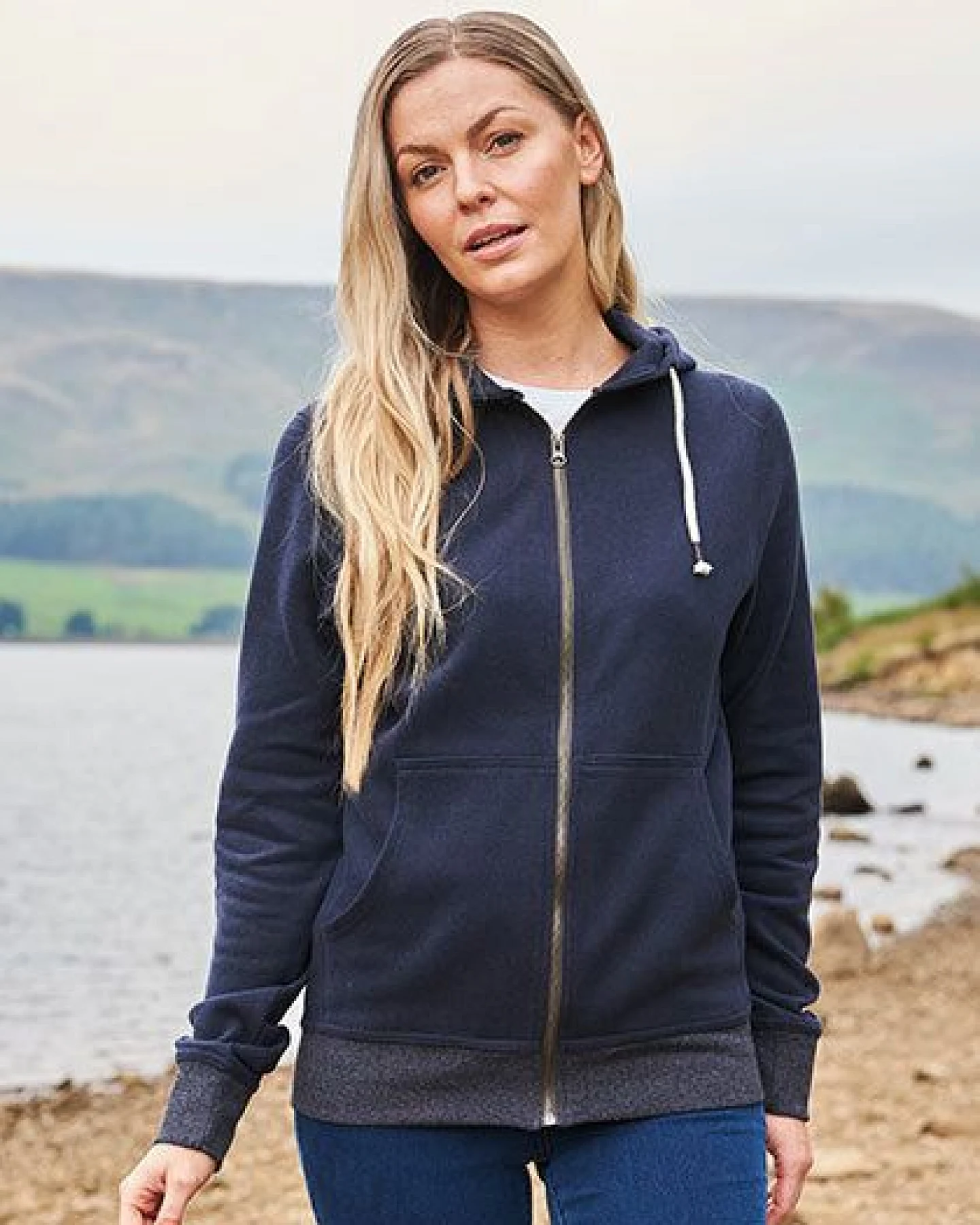 Ecologie by AWDis Okavango Sustainable Zoody Sweatjacke mit Kapuze – Ansicht 2