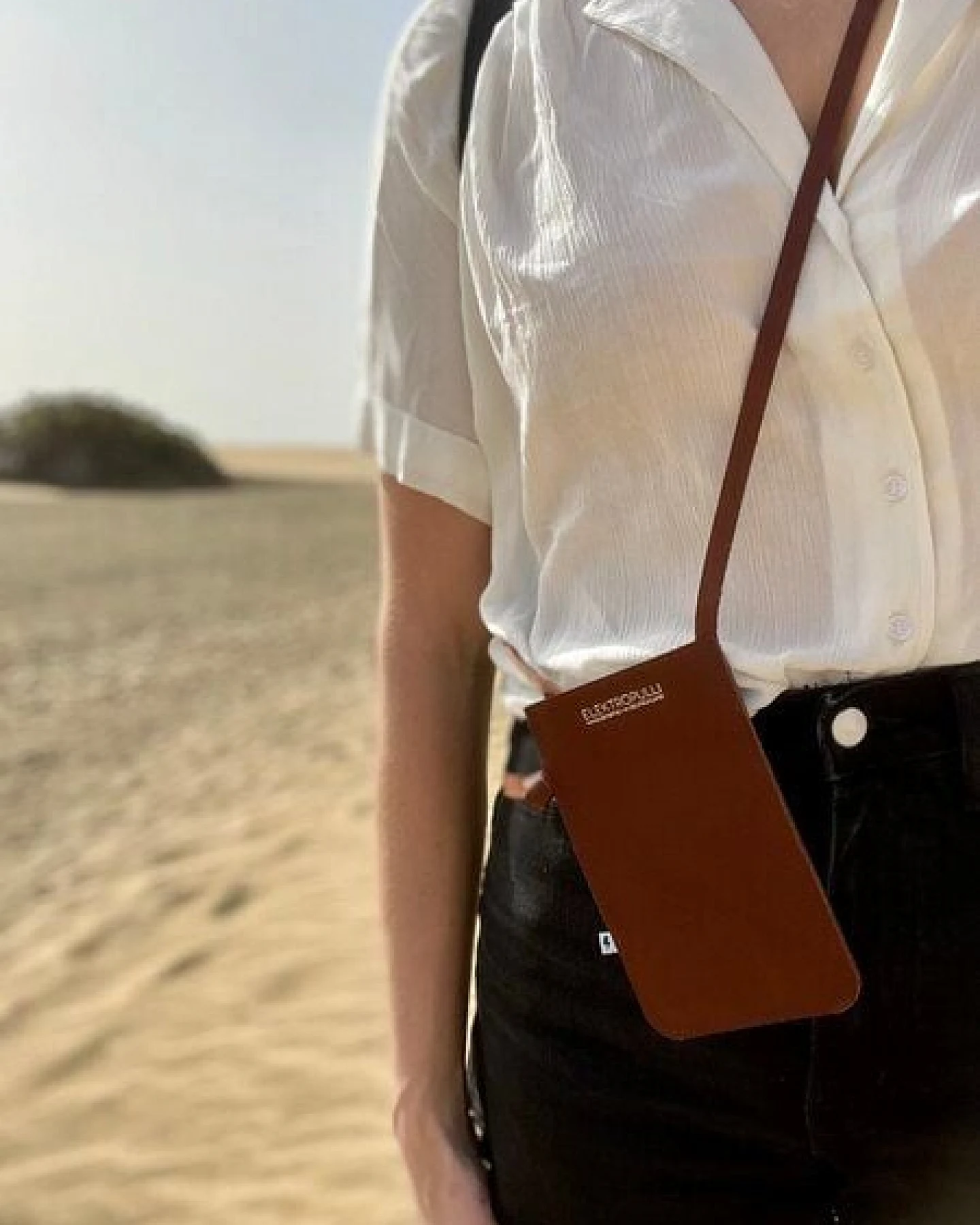 ELEKTROPULLI Handytasche KON aus Leder – Ansicht 3