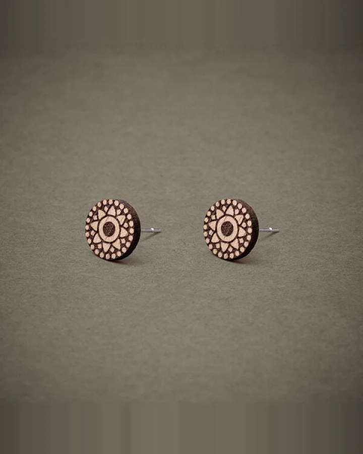 feinformart Ohrstecker / Ohrring aus Holz "Sonnenstern" 7mm / 9mm