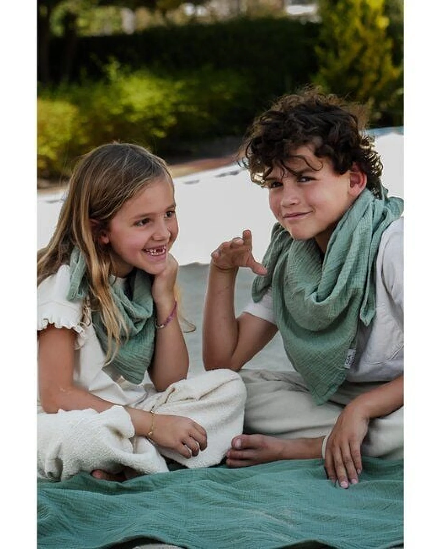 Hutch&Putch Musselin Halstuch - Schal - Dreieckstuch für Kinder (6-14 Jahre) aus 100% Bio-Baumwolle – Ansicht 2