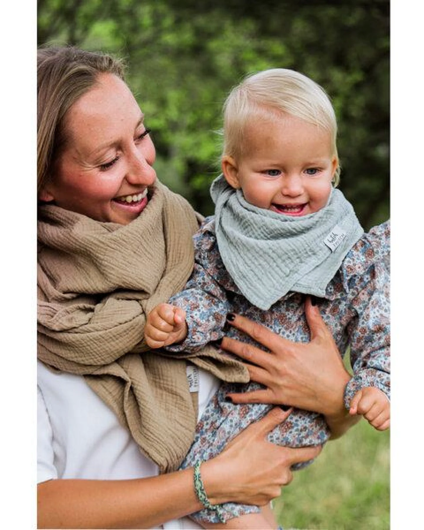Hutch&Putch Musselin Halstuch - Dreieckstuch - Lätzchen - Schal für Baby (0-2 Jahre) aus 100% Bio-Baumwolle – Ansicht 3