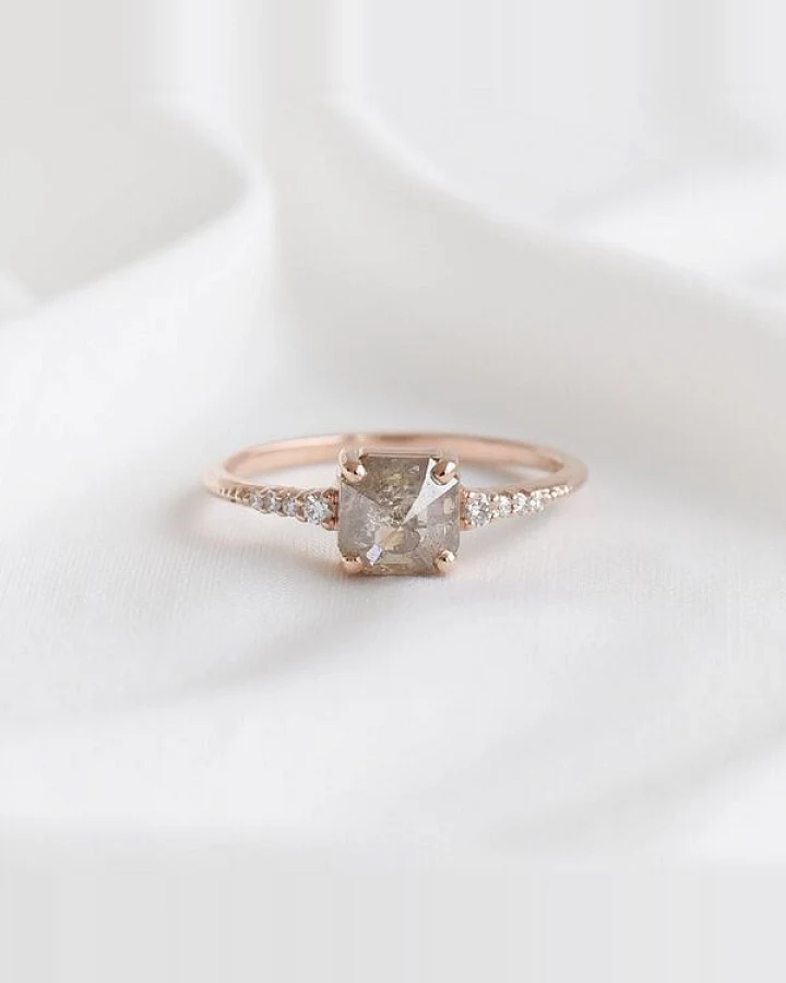 Eppi Außergewöhnlicher Ring mit Salt and Pepper Diamant Korey