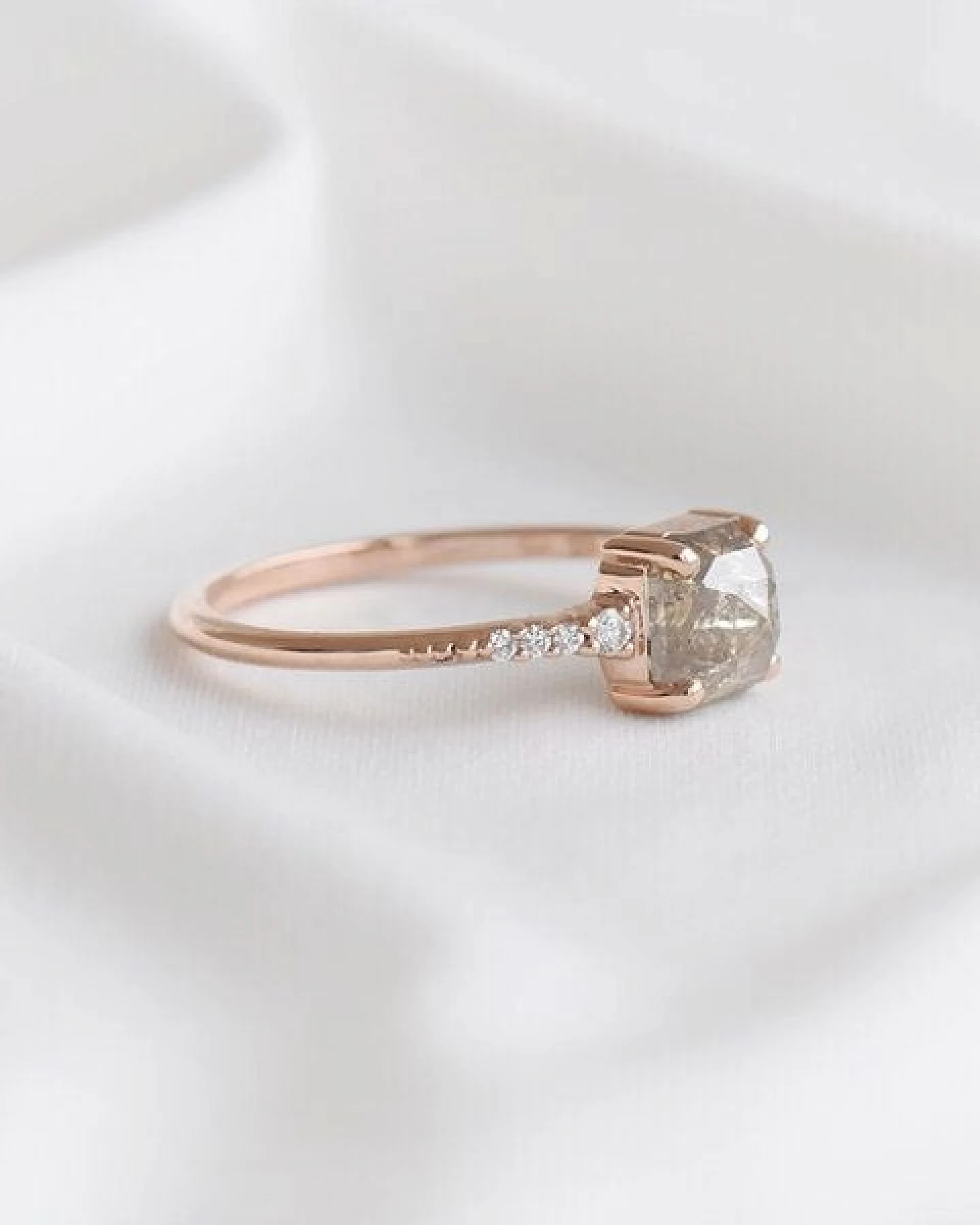 Eppi Außergewöhnlicher Ring mit Salt and Pepper Diamant Korey – Ansicht 3