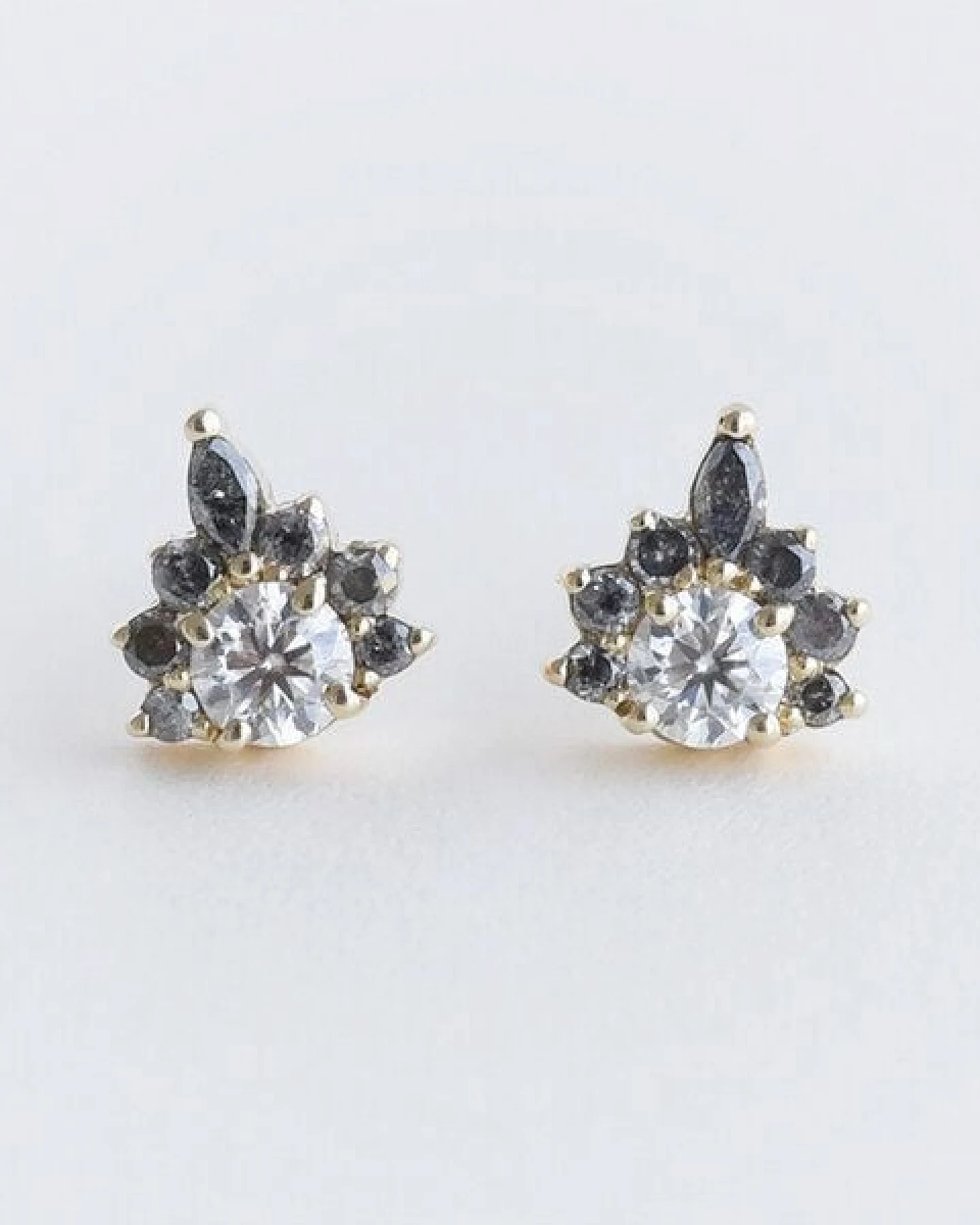 Eppi Ohrringe mit Moissaniten und Salt and Pepper Diamanten Kruno – Ansicht 2
