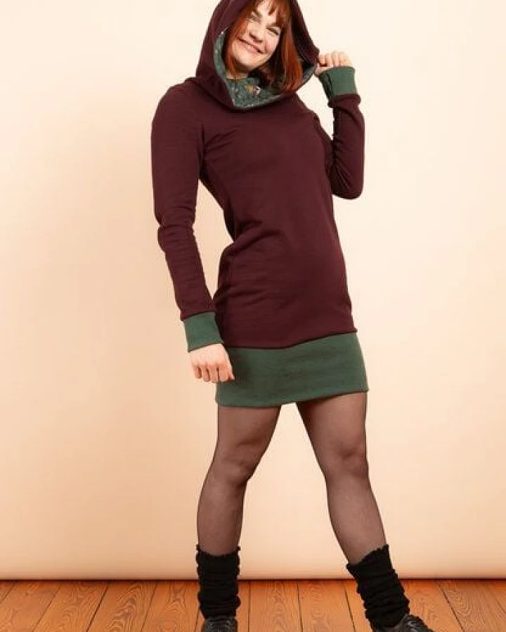 Die rote Zora Hoodiekleid Zauberwald