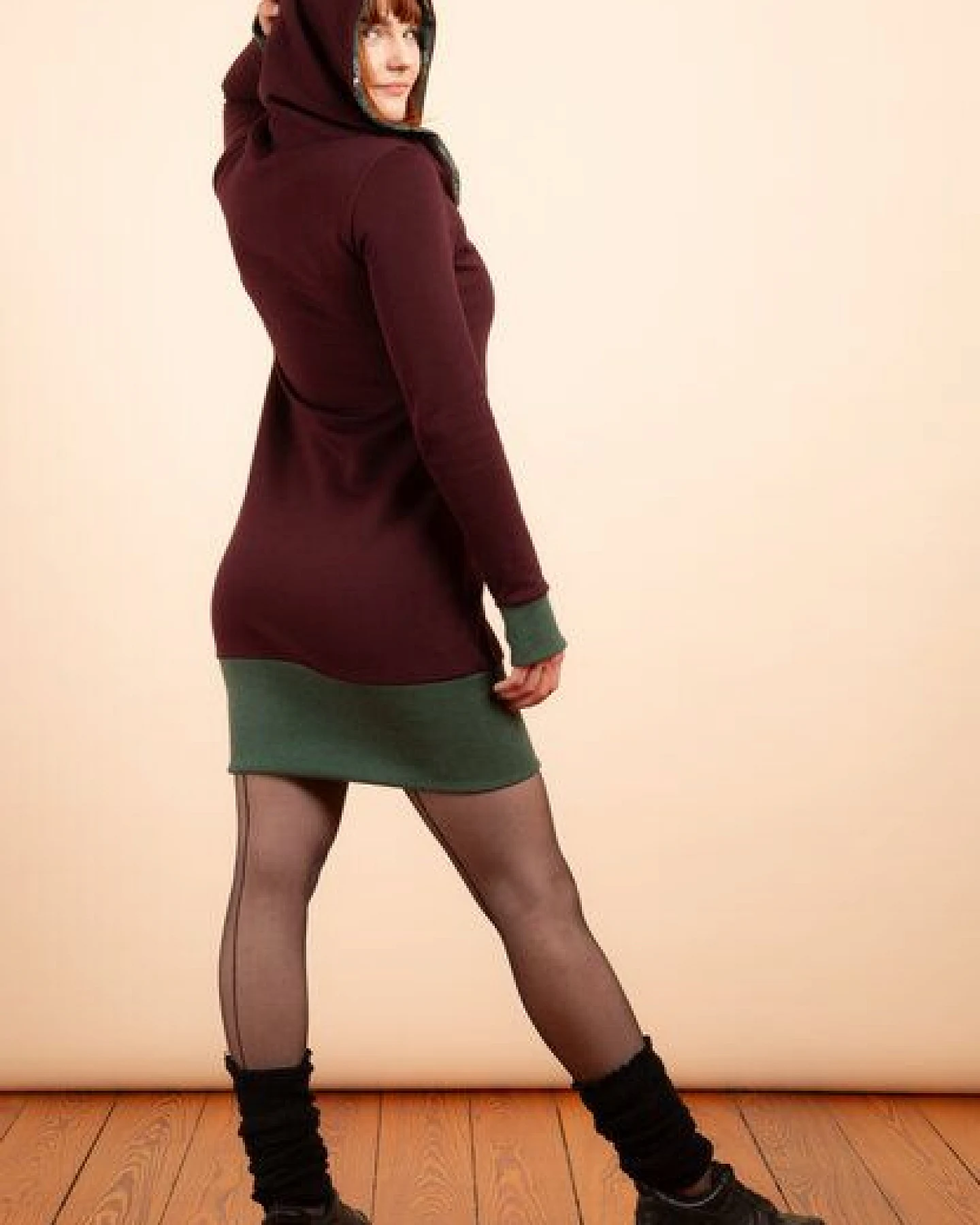 Die rote Zora Hoodiekleid Zauberwald – Ansicht 3