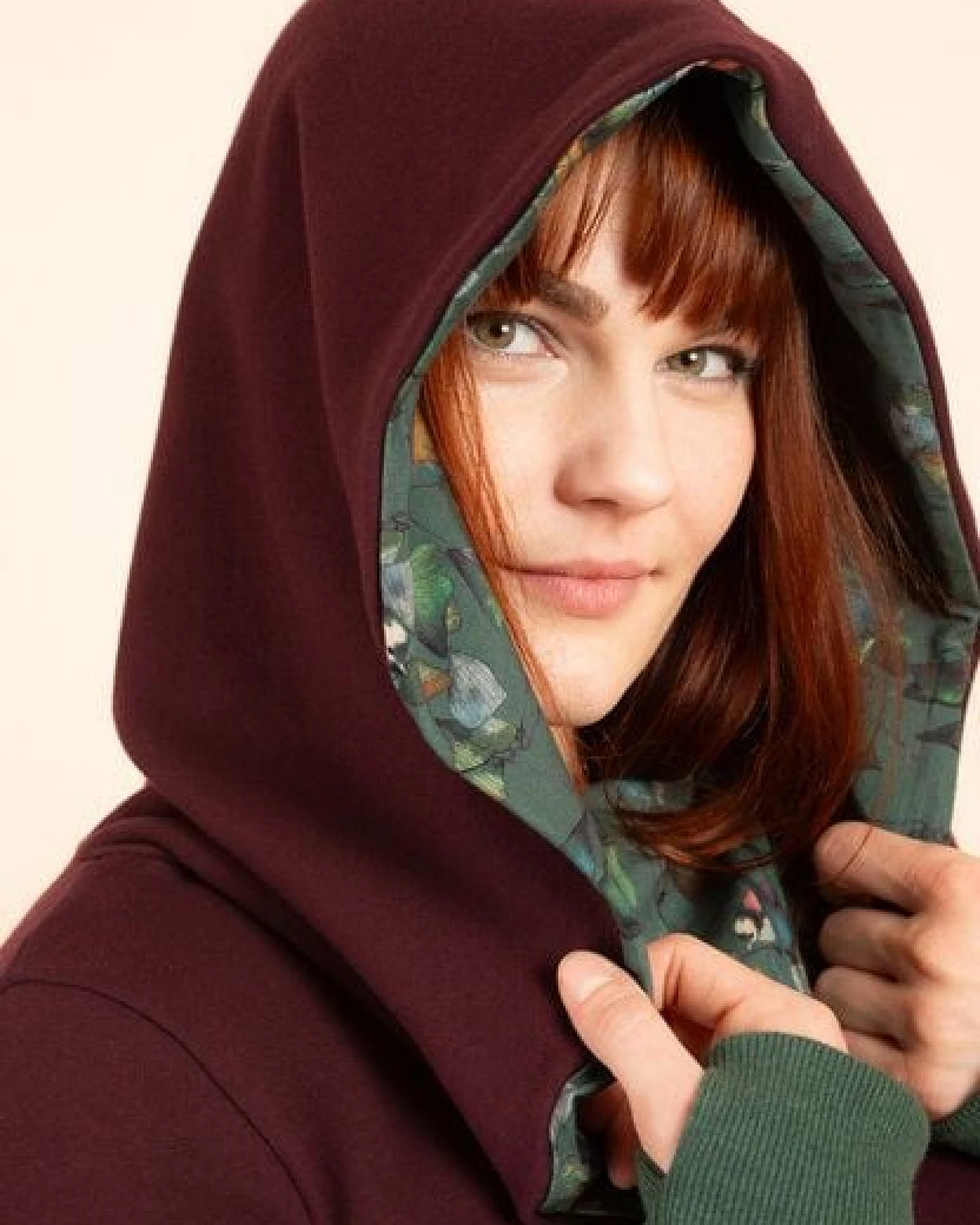 Die rote Zora Hoodiekleid Zauberwald – Ansicht 2