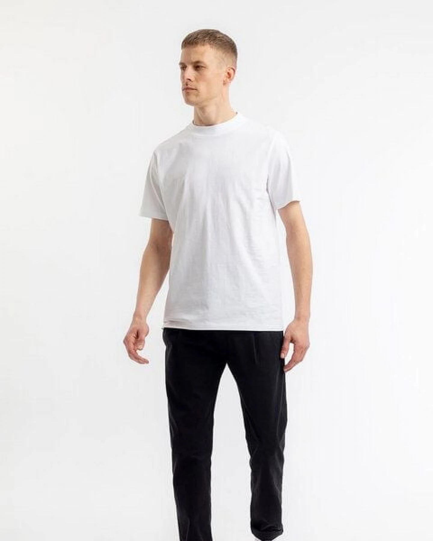Rotholz T-Shirt mit breitem Kragen aus Bio-Baumwolle – Ansicht 3