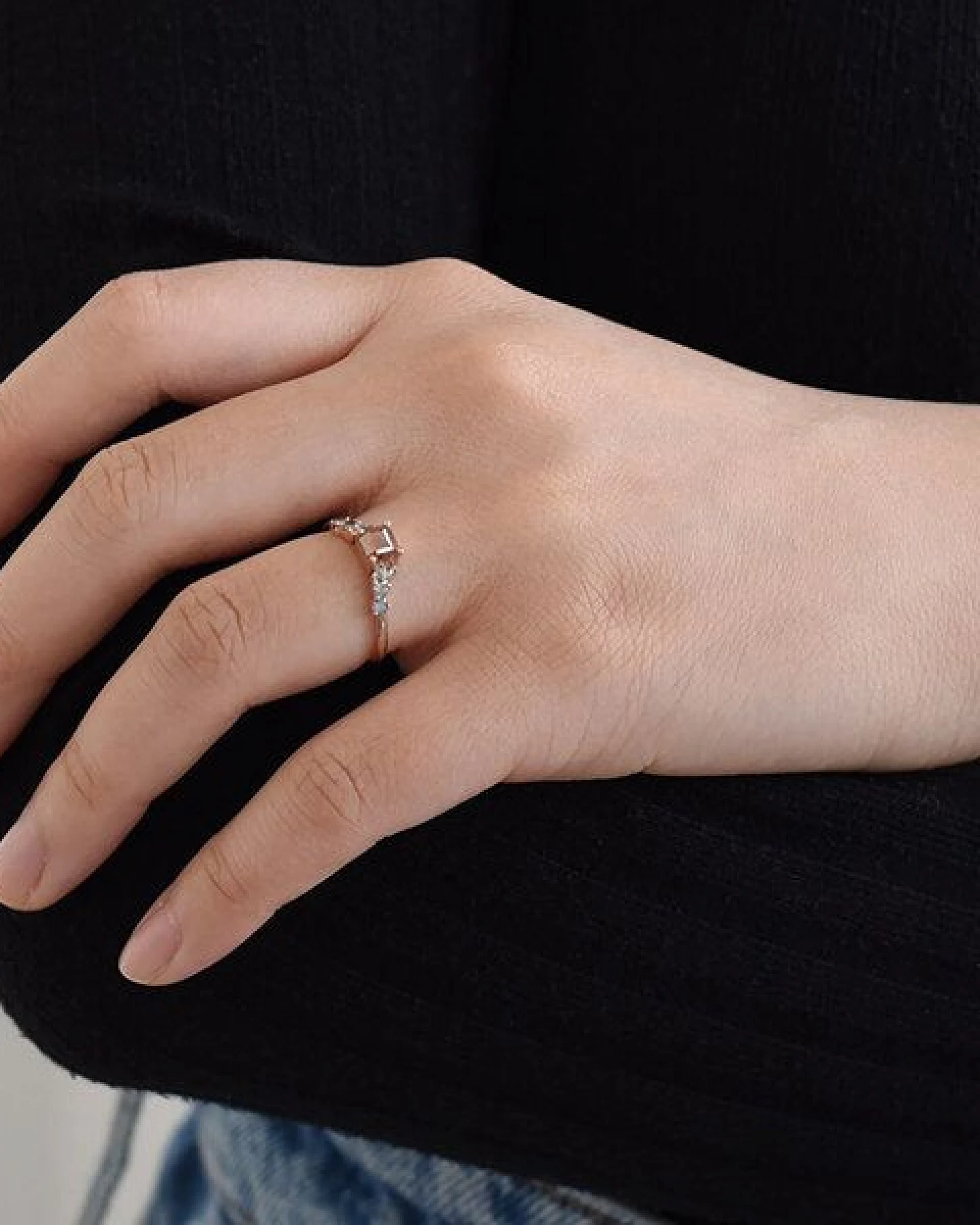 Eppi Goldener Ring mit Salt and Pepper Diamanten Jun – Ansicht 4