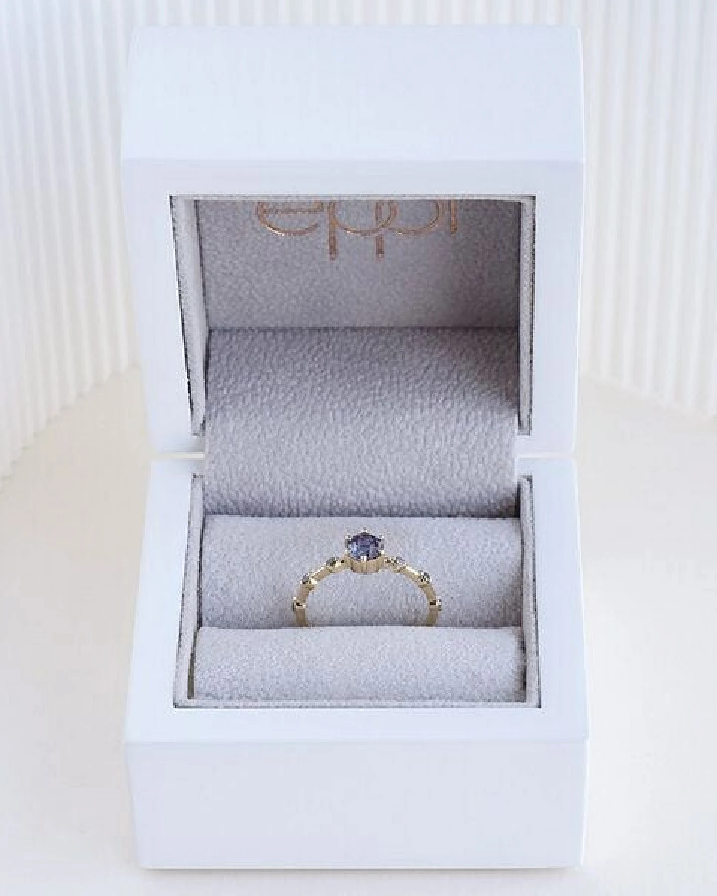 Eppi Ring mit Alexandrit und seitlichen Salt and Pepper Diamanten Imelda – Ansicht 4