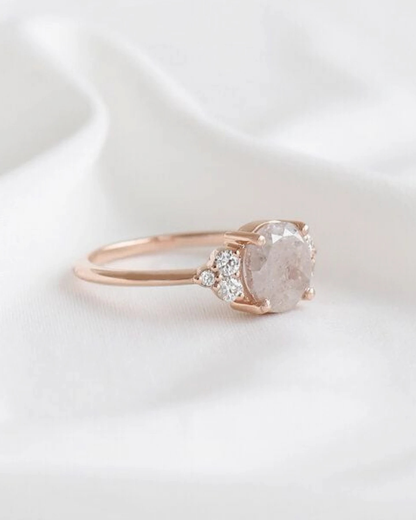 Eppi Goldener Ring mit einem Salt and Pepper Diamanten Agathe – Ansicht 2
