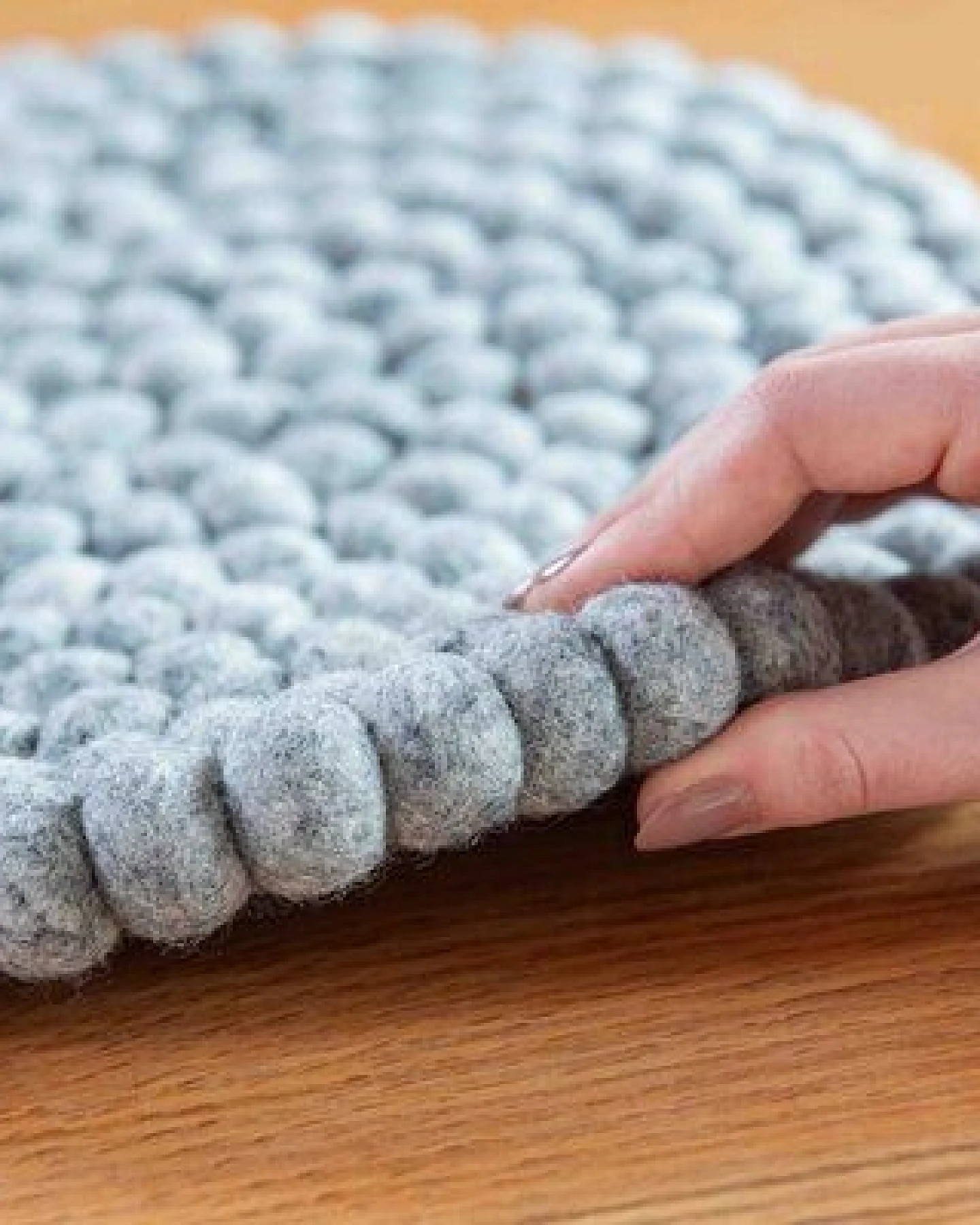 naturling Filzkugel Teppich rund aus 100% Schurwolle – Ansicht 2