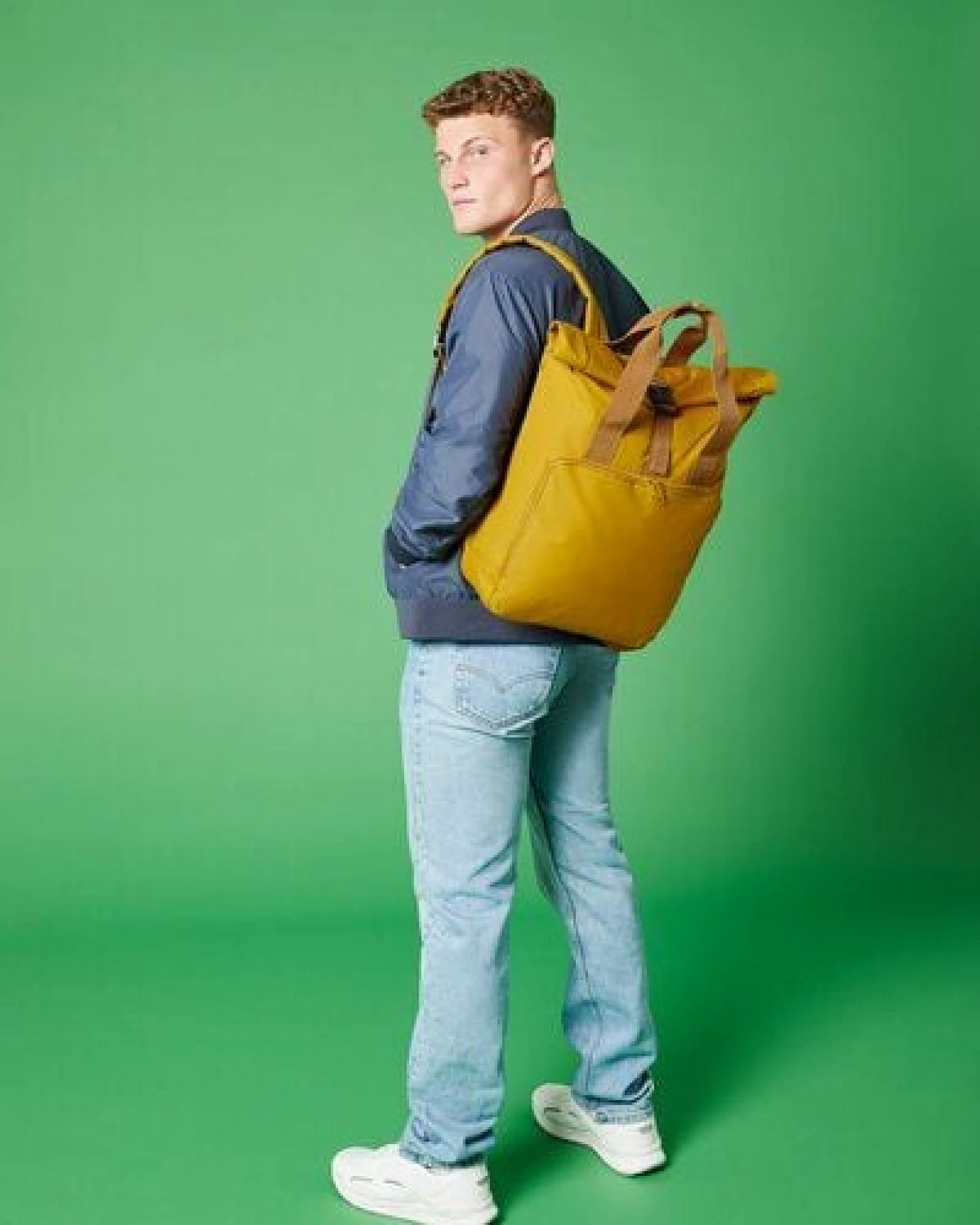 BagBase Recycled Twin Handle Roll-Top Backpack Rucksack und Handtasche in einem – Ansicht 2