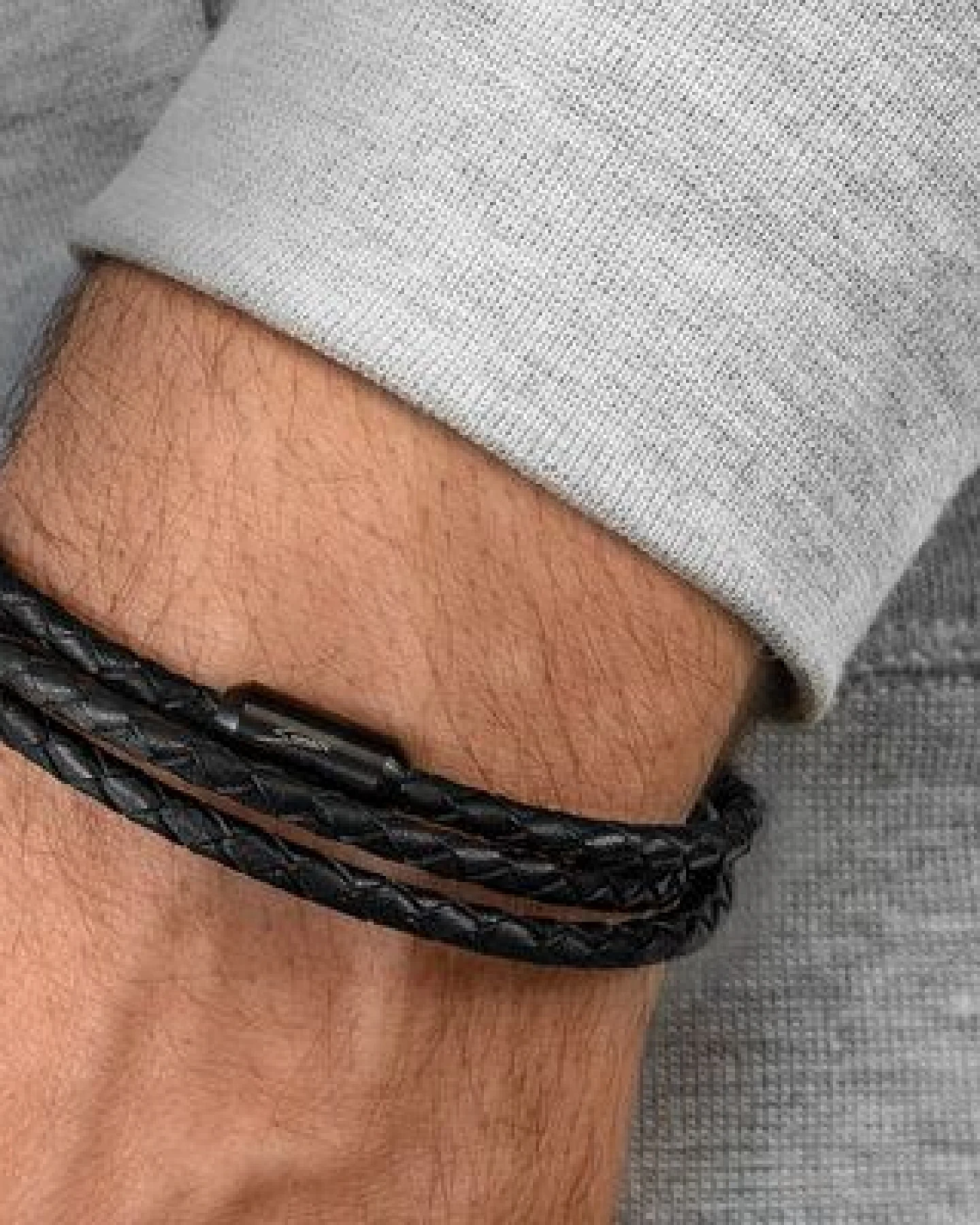 Simaru Echtleder Wickelarmband schwarz, Lederarmband für Damen und Herren mit Magnetverschluss – Ansicht 2