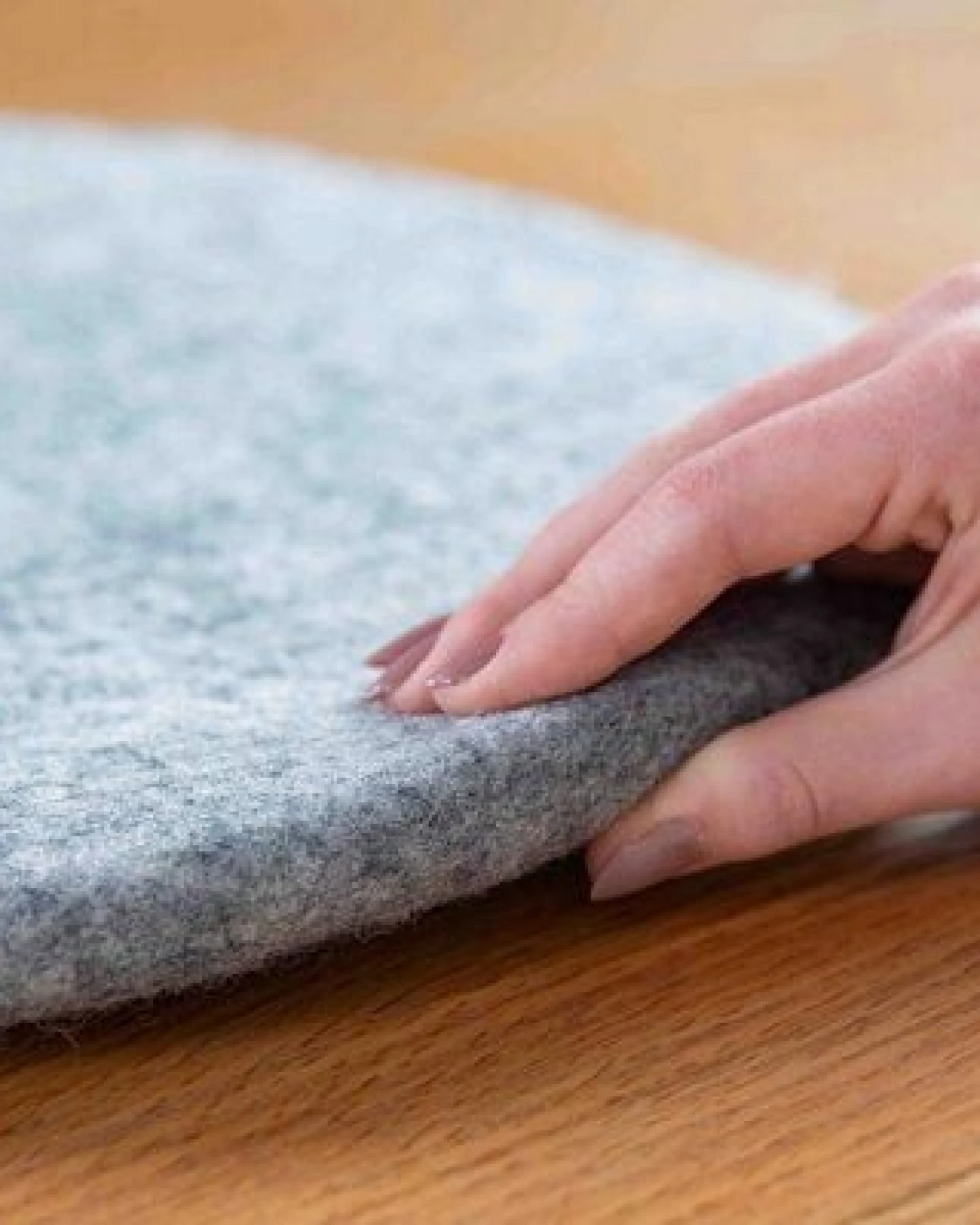 naturling Filz Stuhlkissen rund 35cm aus 100% Schurwolle – Ansicht 3