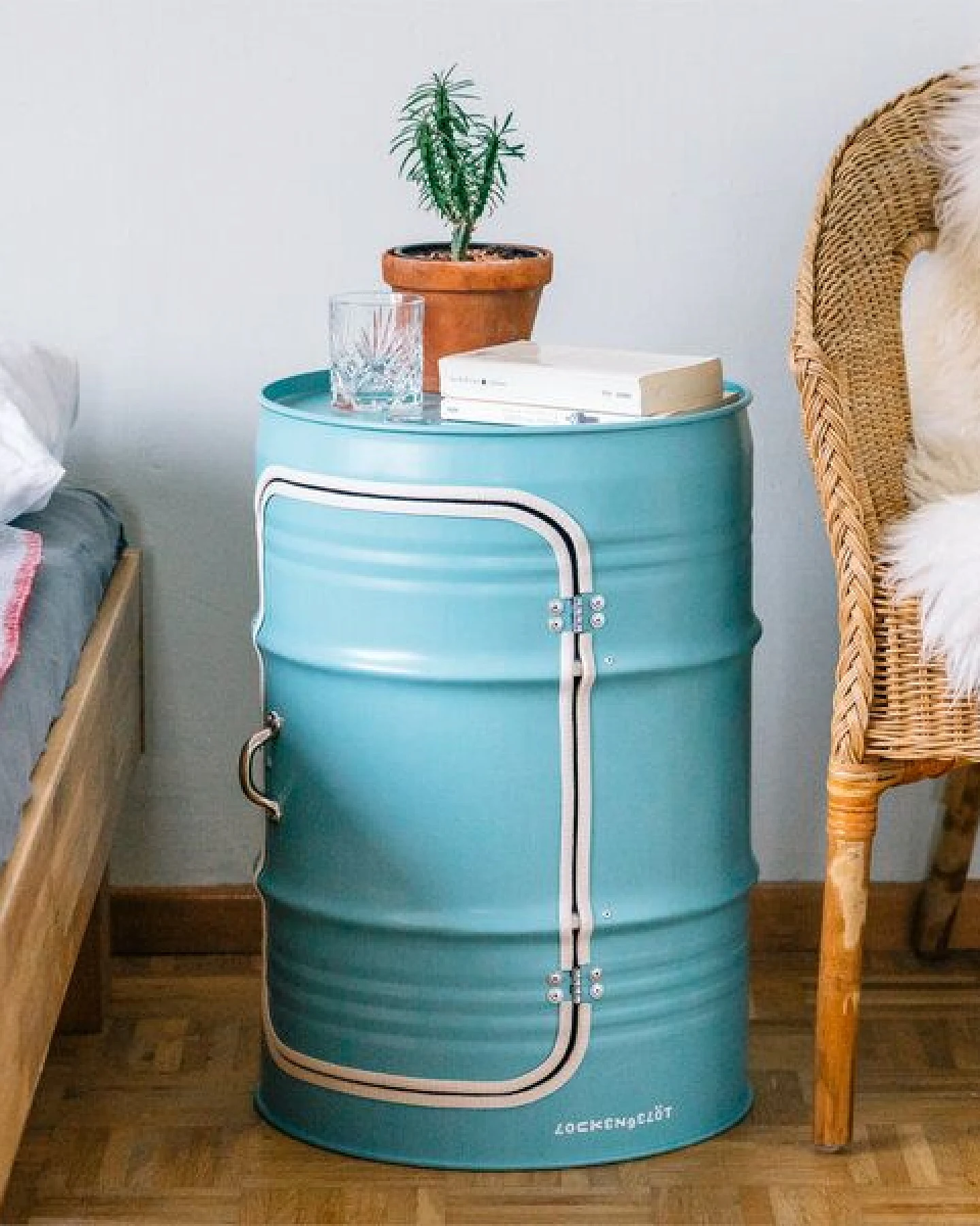 Lockengelöt Minibar mit Tür aus einem kleinen Ölfass Hamburger Ölfass, made in Hamburg. – Ansicht 4
