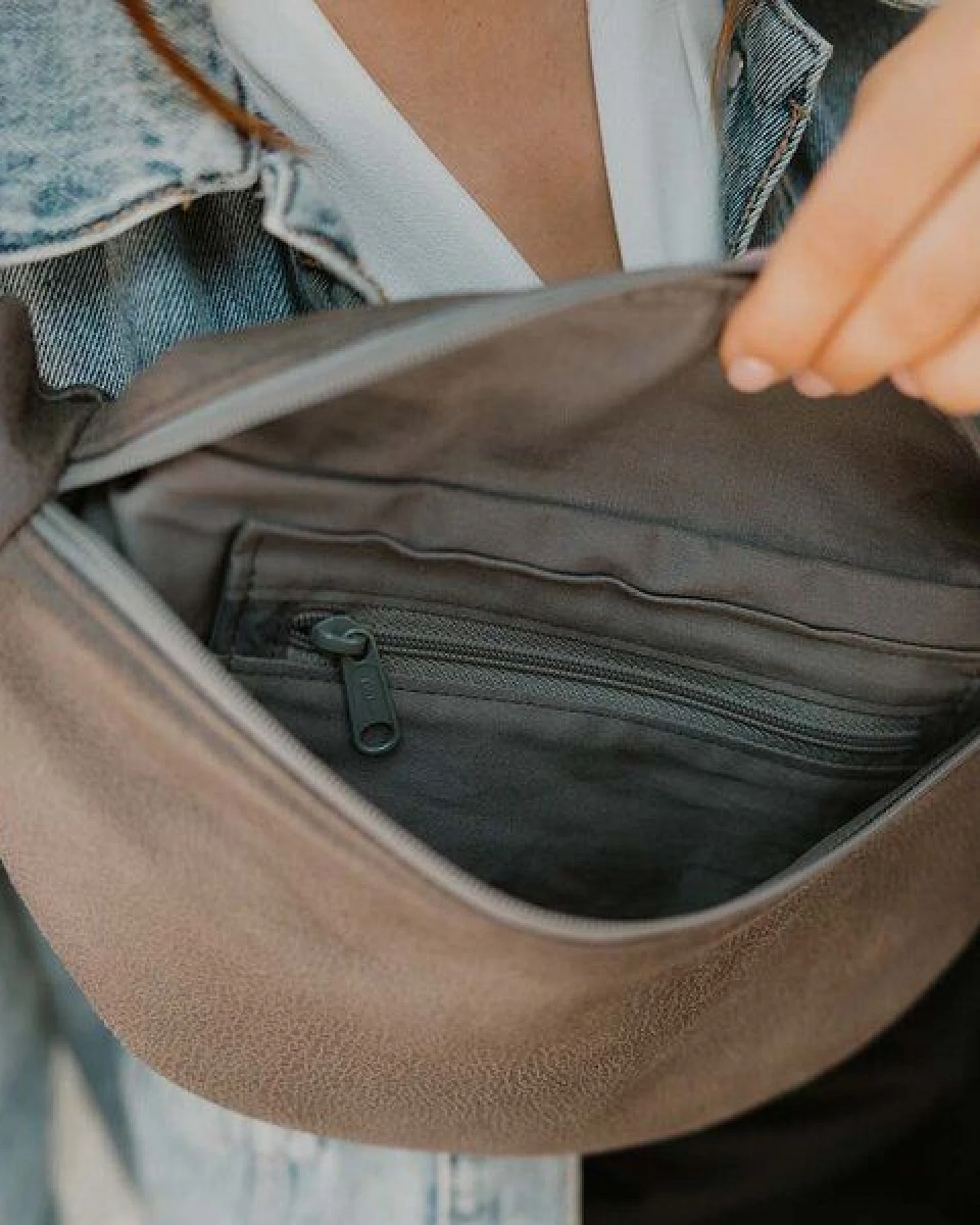 BOWLEANIES TASCHEN Große XXL Gürteltasche aus Lederfaserstoff – Ansicht 4