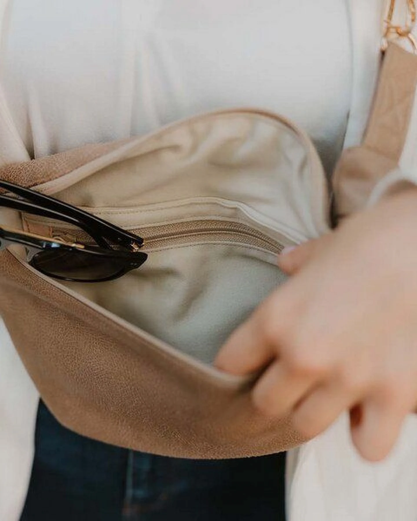 BOWLEANIES TASCHEN Große XXL Gürteltasche aus Lederfaserstoff – Ansicht 3