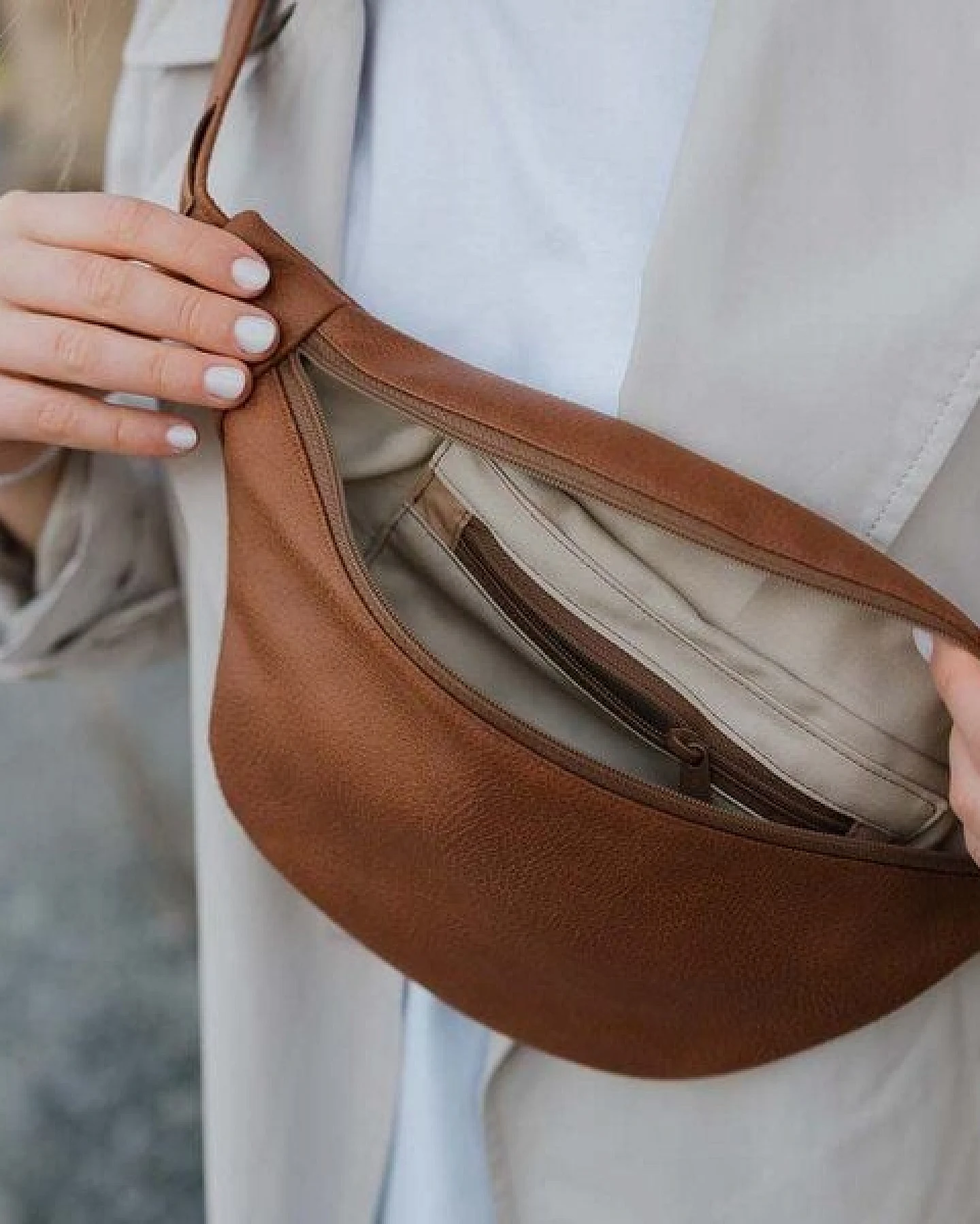 BOWLEANIES TASCHEN Große XXL Gürteltasche aus Lederfaserstoff – Ansicht 4