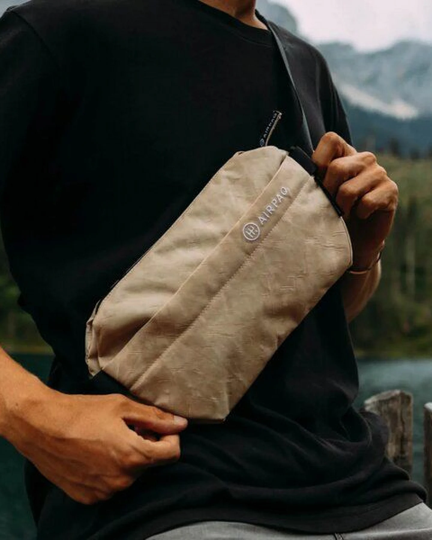 Airpaq Große Bauchtasche 'Hip bag' aus Autoschrott – Ansicht 3