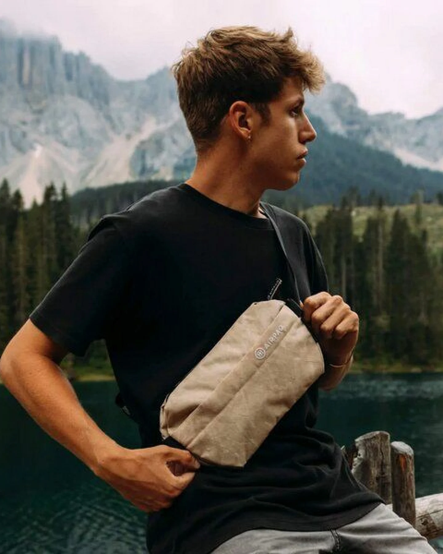 Airpaq Große Bauchtasche 'Hip bag' aus Autoschrott – Ansicht 4
