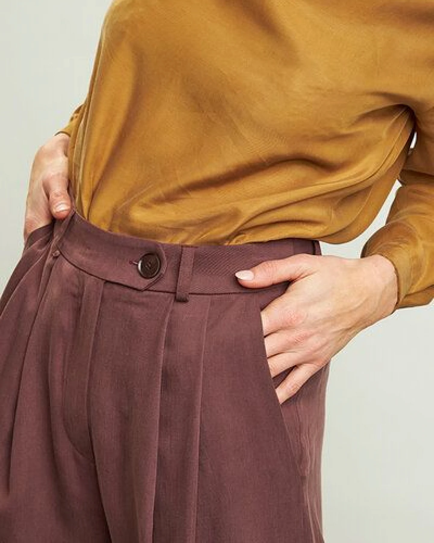 Skrabak Damen Bundfaltenhose aus Lyocell Twill "Vic" in rotbraun – Ansicht 4