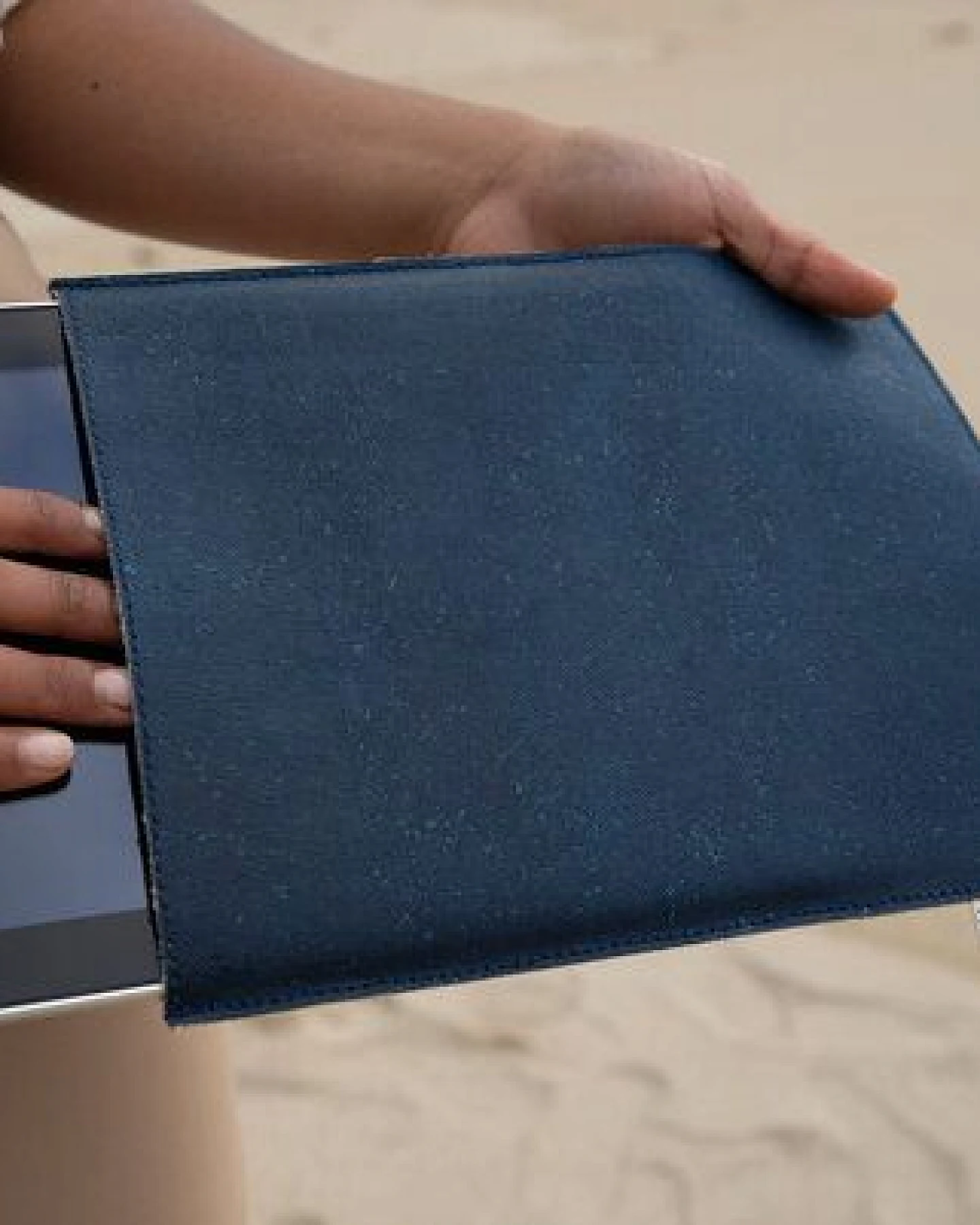 Bag Affair Tablet-Hülle vegan aus CORKonLINEN – Ansicht 4