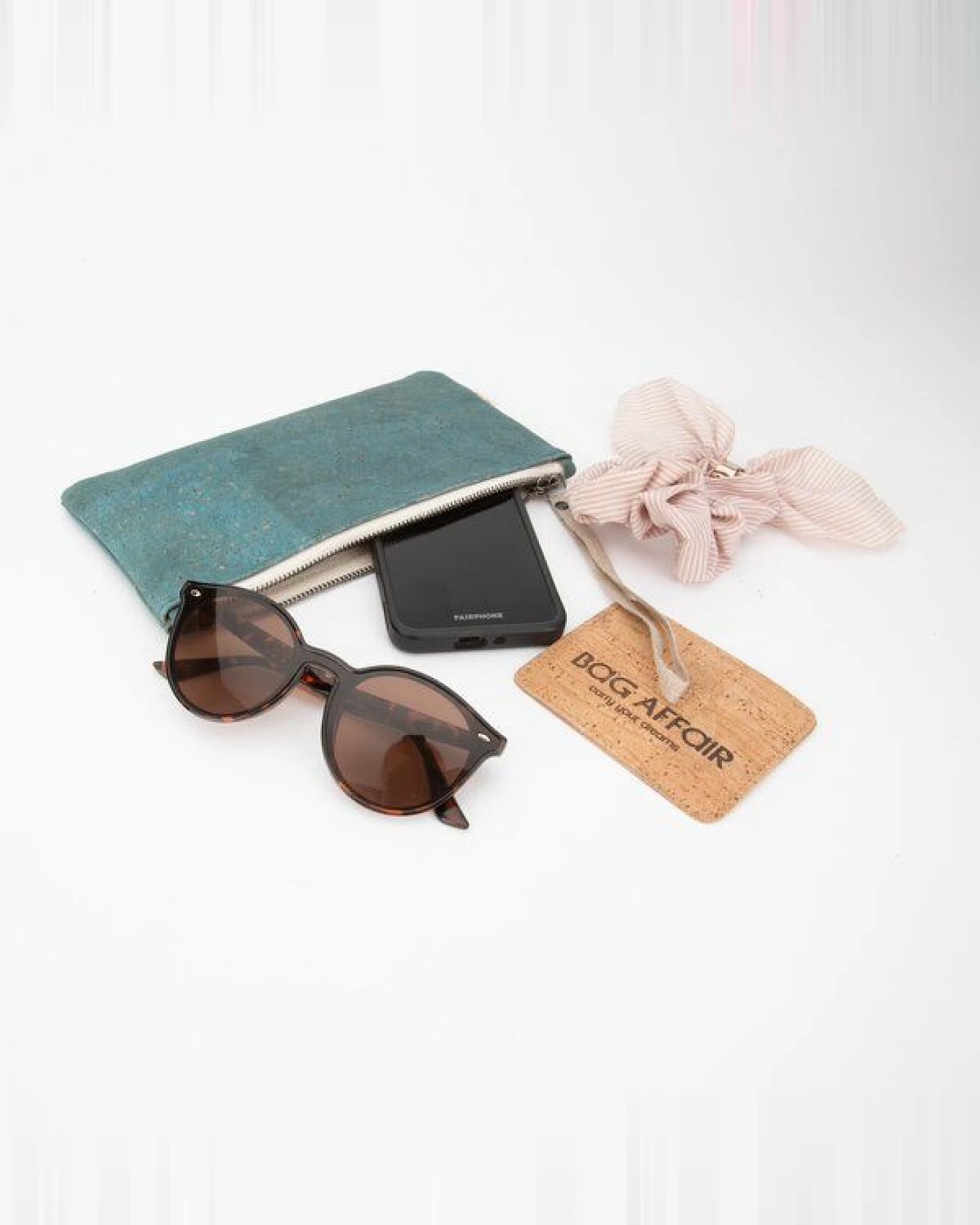Bag Affair Clutch mit Handschlaufe aus CORKonLINEN – Ansicht 3