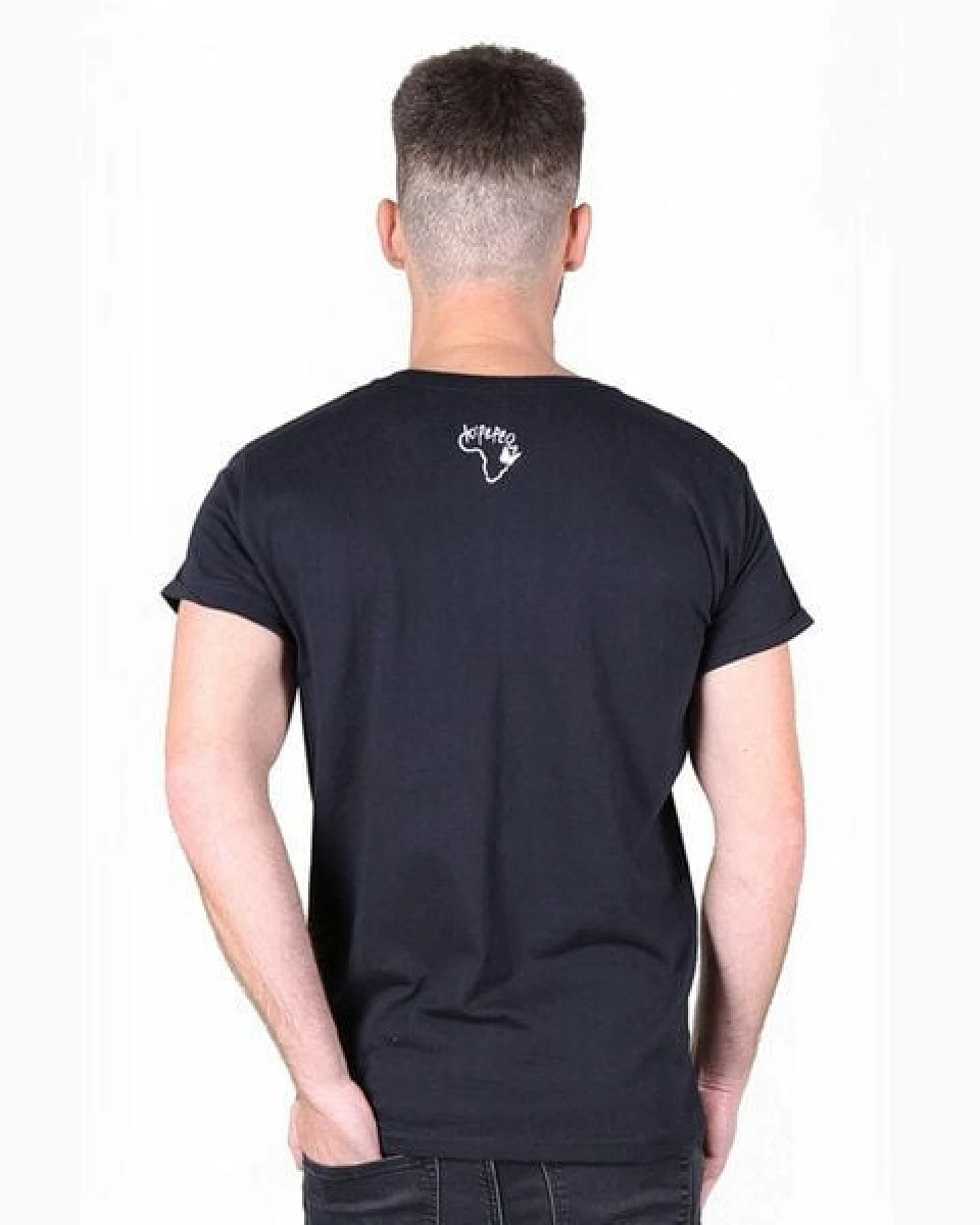 Kipepeo-Clothing Herren Print T-Shirt aus Bio-Baumwolle SERENGETI Schwarz Made in Africa – Ansicht 4