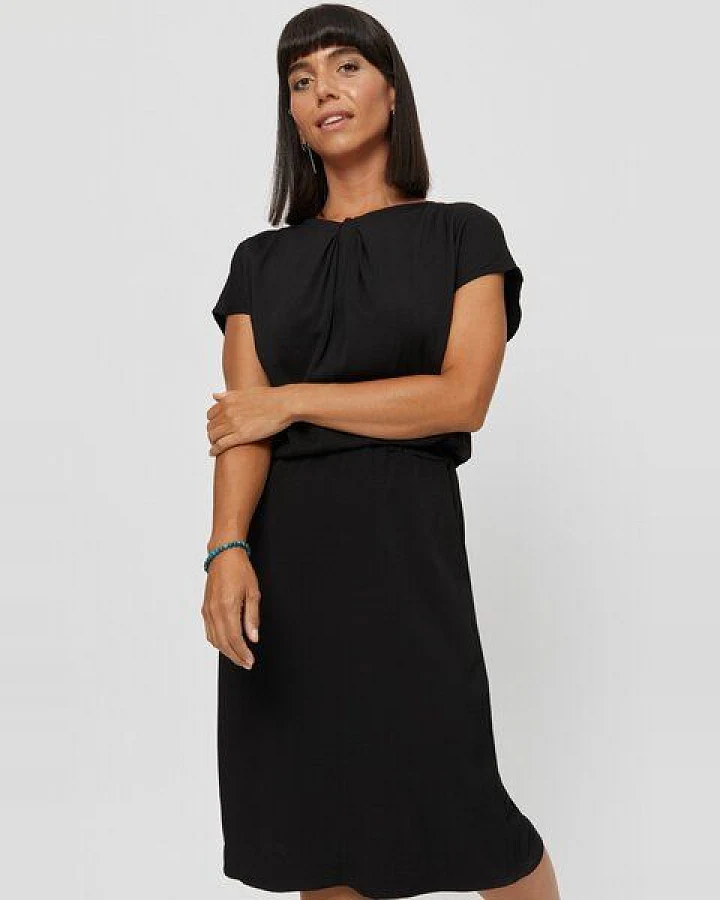 AYANI Amy | Midikleid mit Bleistiftrock und Ausschnittdetail