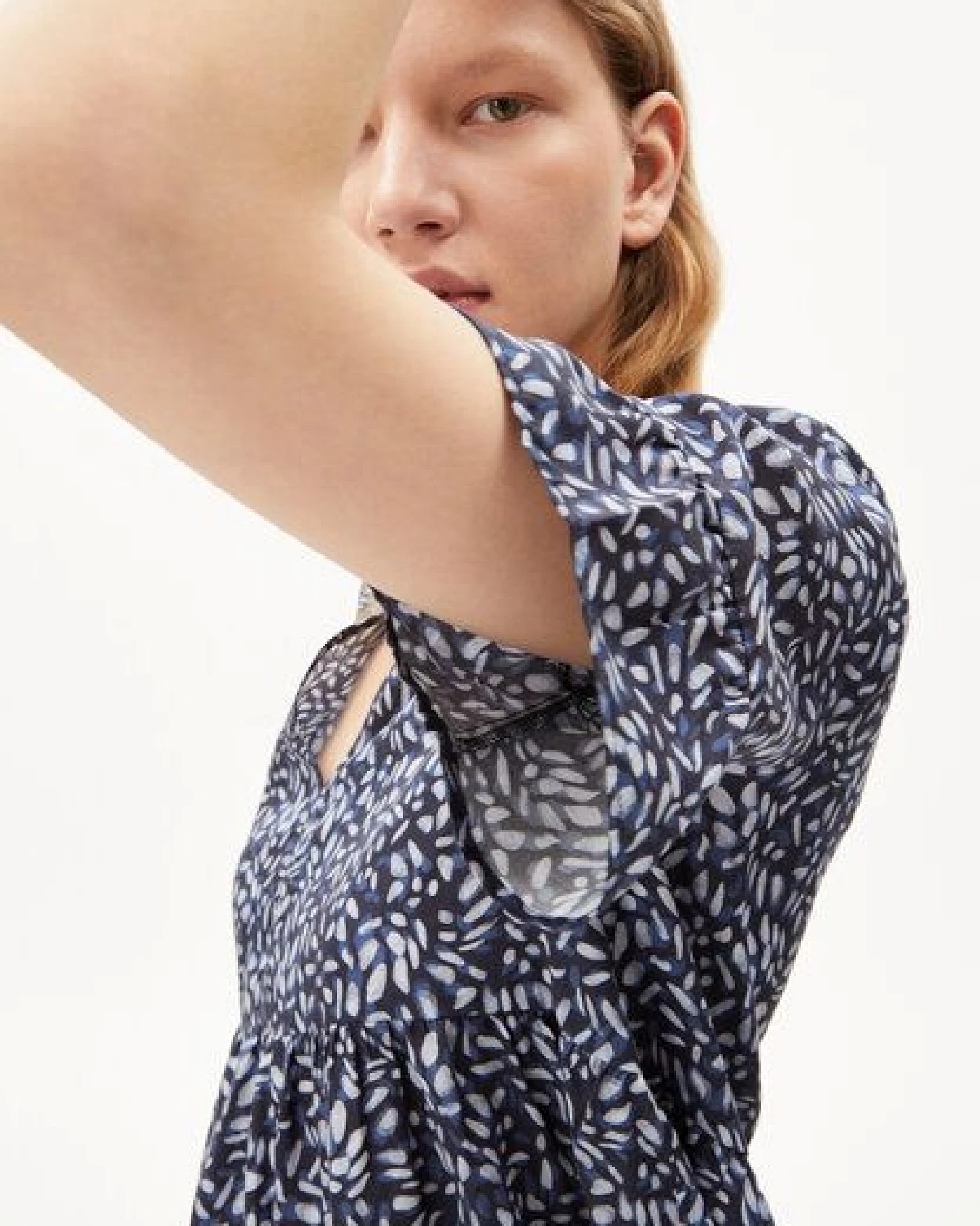 ARMEDANGELS AAINO WATER DOTS - Damen Webkleid mit 100% carbon-zero TENCEL Faseranteil – Ansicht 3