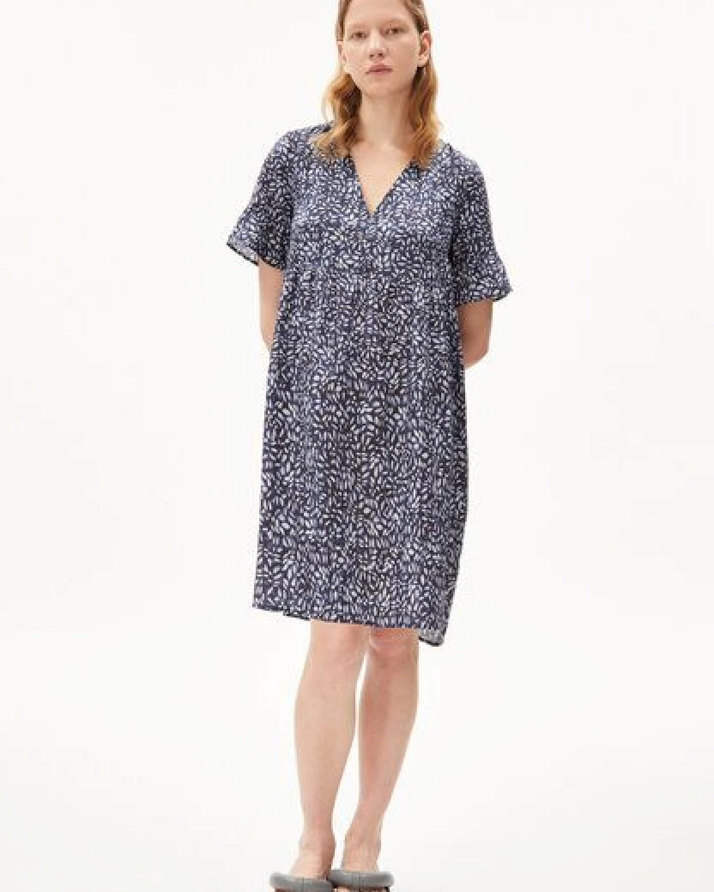 ARMEDANGELS AAINO WATER DOTS - Damen Webkleid mit 100% carbon-zero TENCEL Faseranteil – Ansicht 4