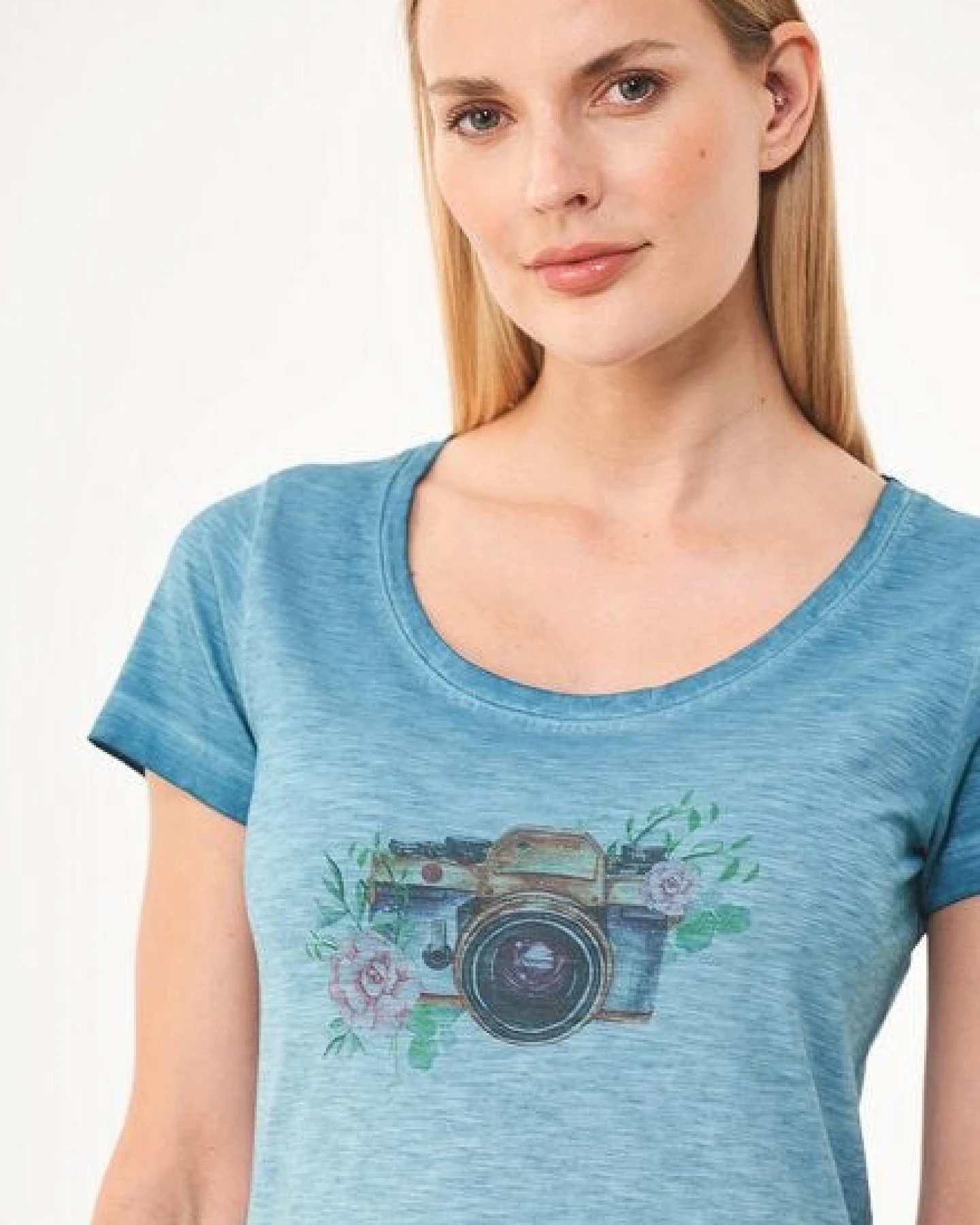 ORGANICATION Cold Pigment Dyed T-Shirt aus Bio-Baumwolle mit Kamera-Print – Ansicht 4