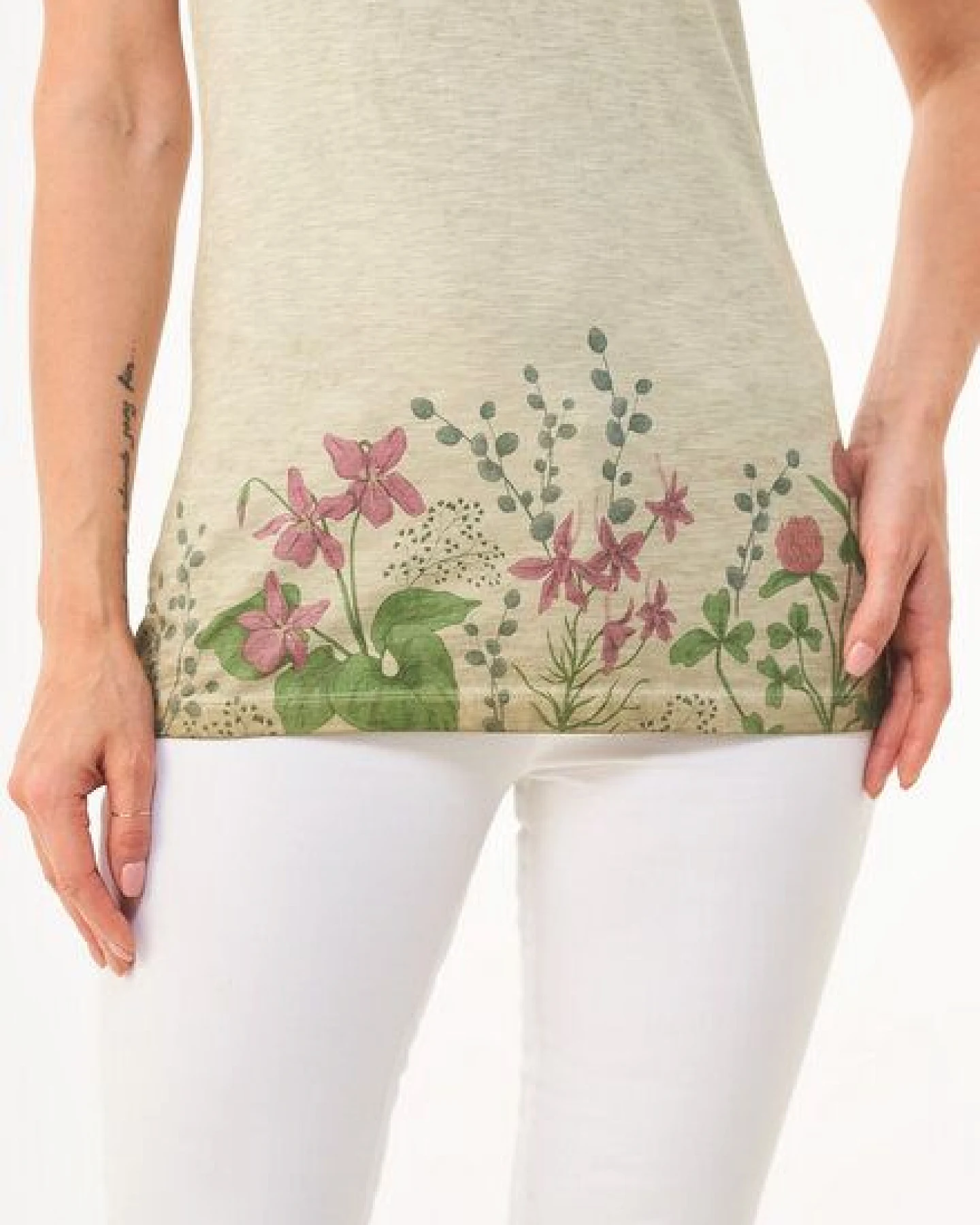 ORGANICATION Cold Pigment Dyed T-Shirt aus Bio-Baumwolle mit Blume-Print – Ansicht 4
