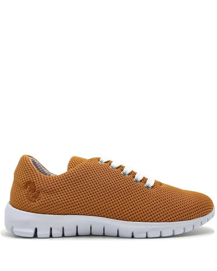 Veganer "thies ® Cornrunner II" aus Mais und recycelten Flaschen, ultraflexibel und leicht