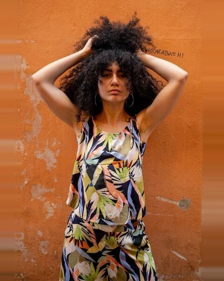 Top Zuri – Dünnen Trägern – Rundhalsausschnitt – Viscose mit Elasthan – Farbenfrohes Print KOKOworld – Fair produziert in Polen